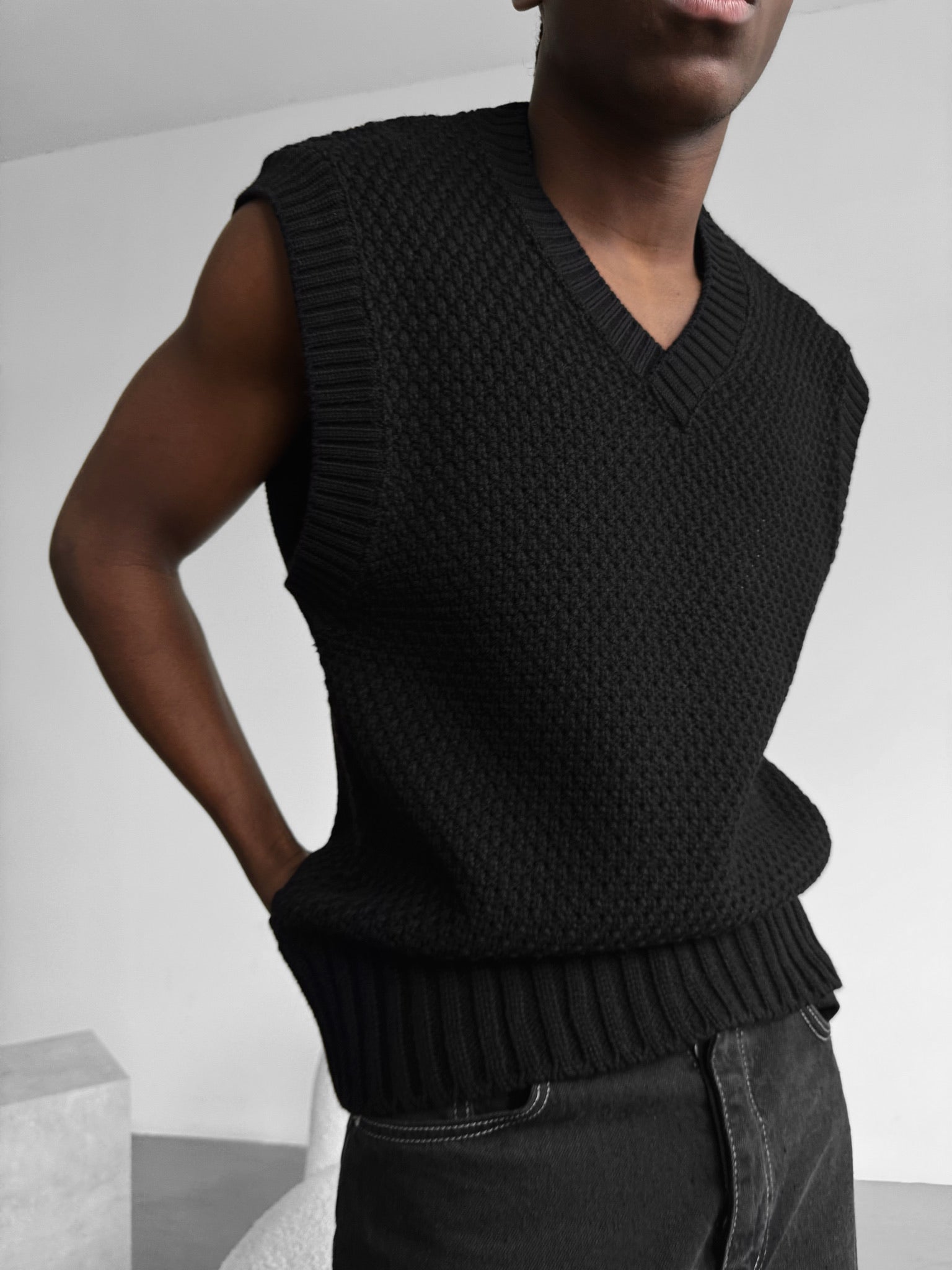 Loose Fit Knotted V Neck Pullunder - Black