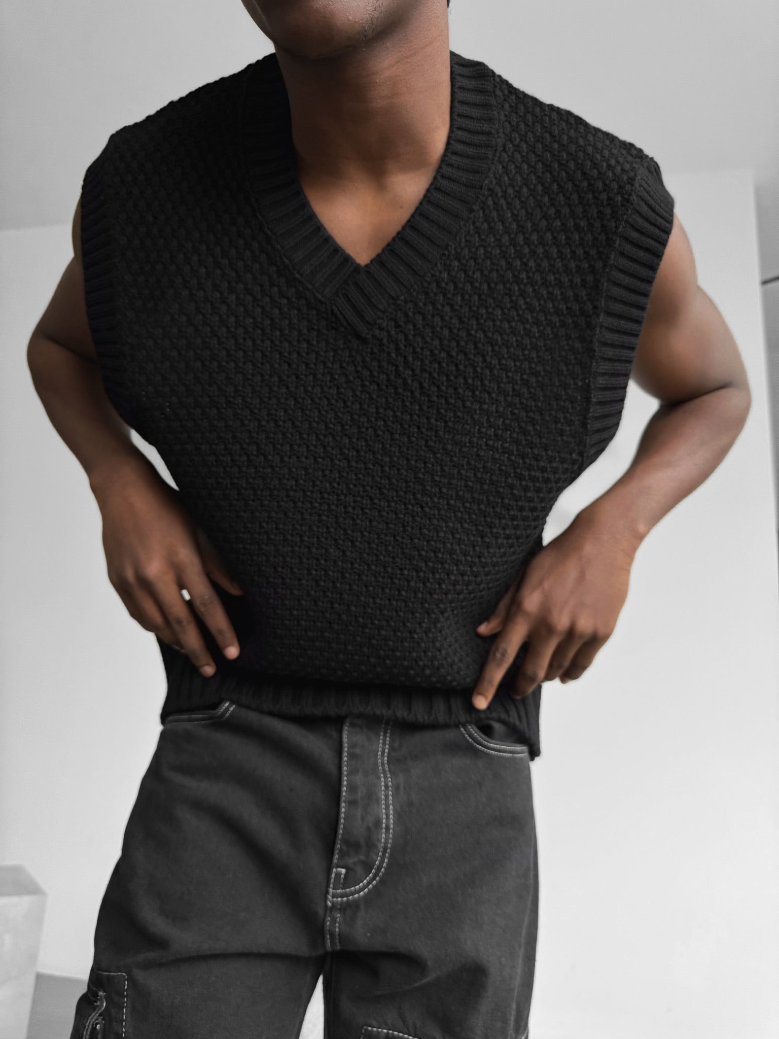 Loose Fit Knotted V Neck Pullunder - Black