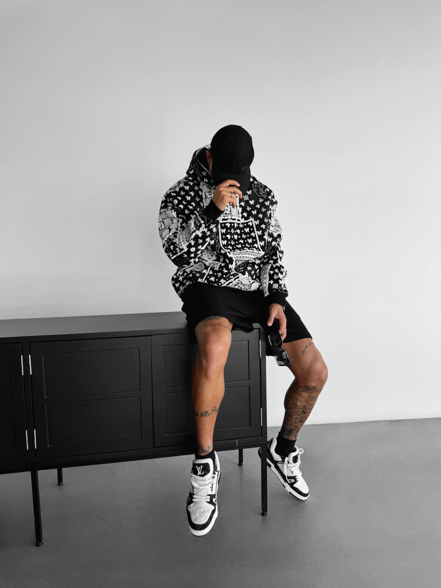 Oversize Carpet Hoodie - Black