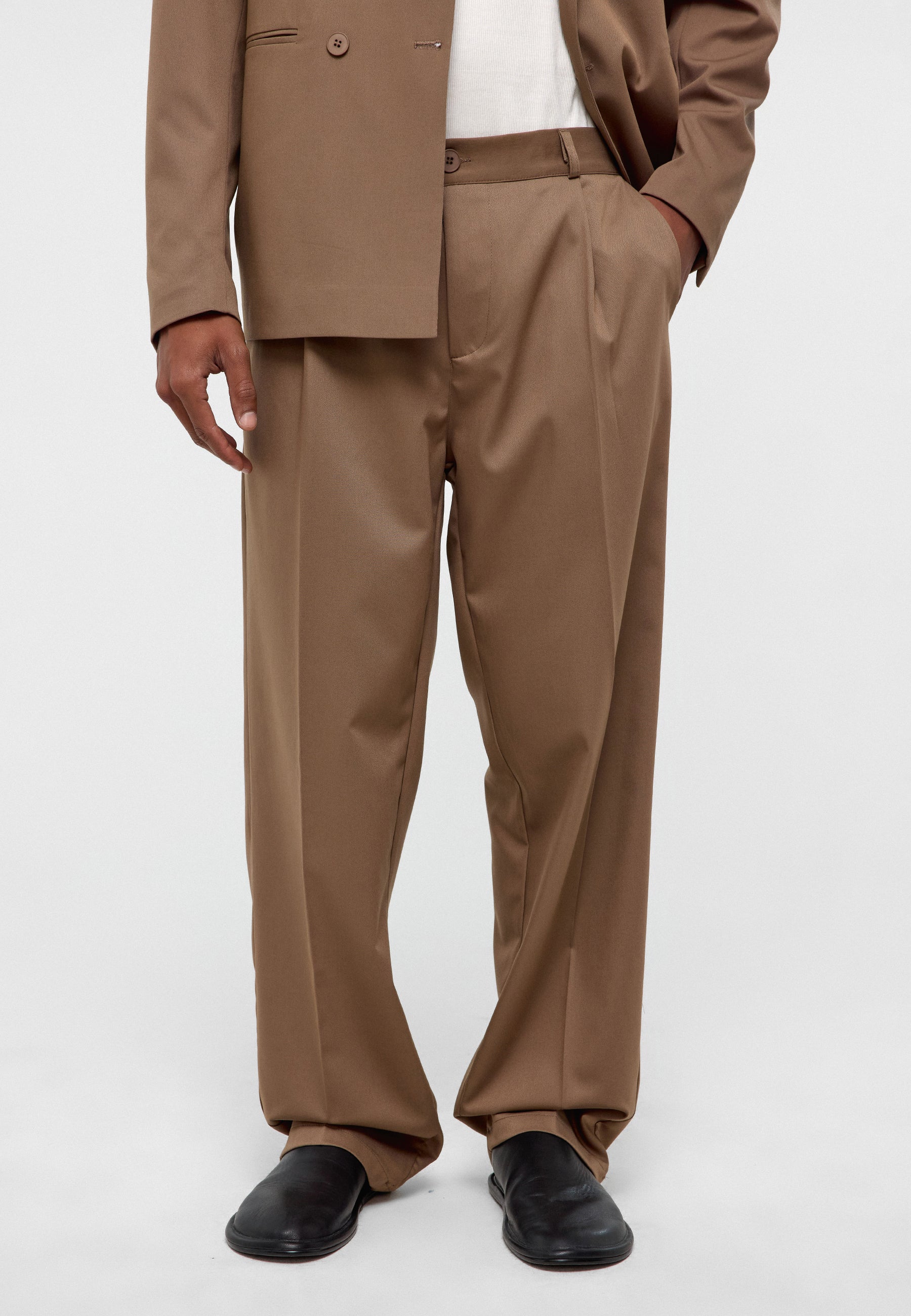 Oversized Single‑Button Suit Trousers – Relaxed Volume, Refined Linen Blend