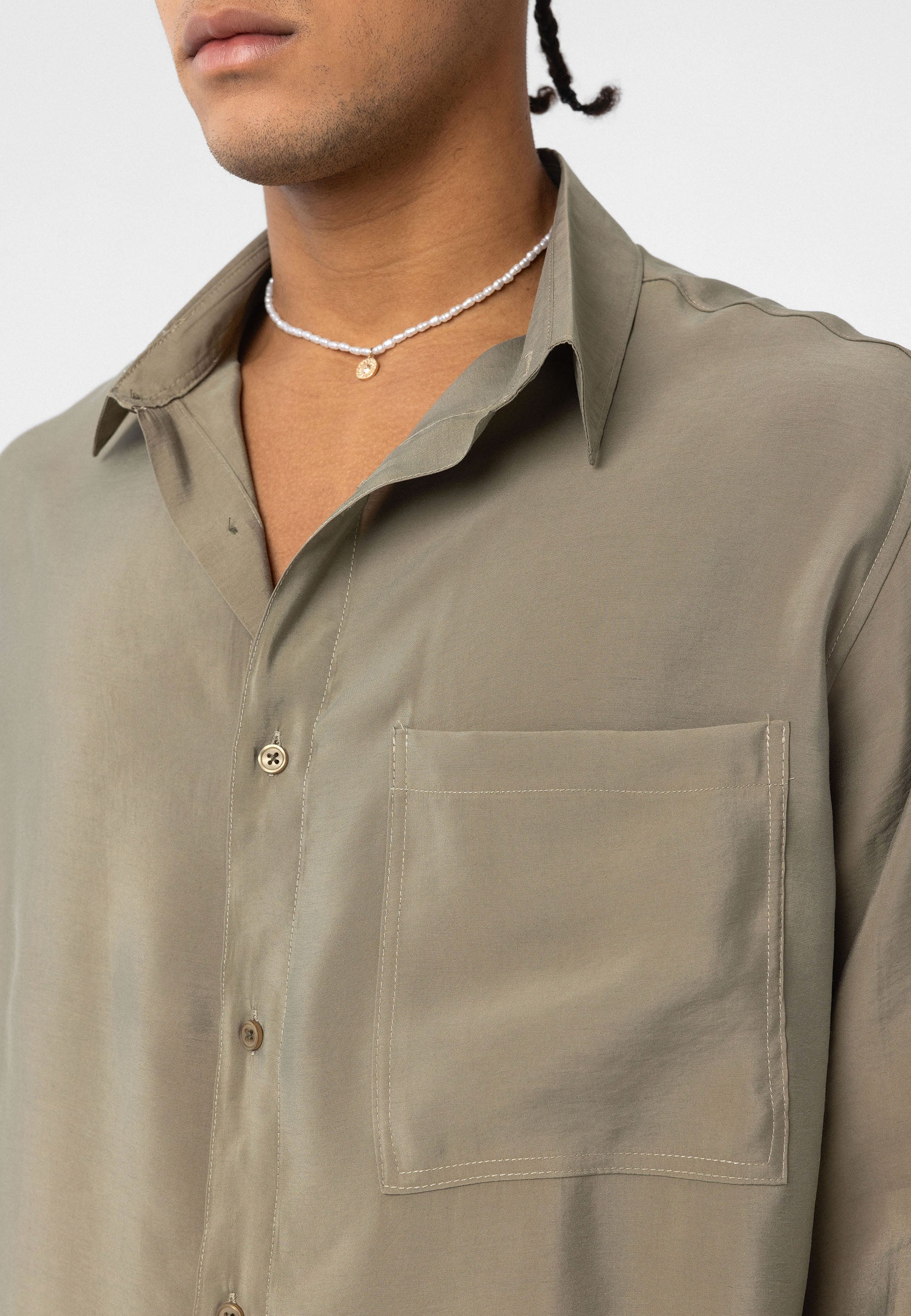 White Button-Up Shirt – Relaxed Fit, Timeless Everyday Essential