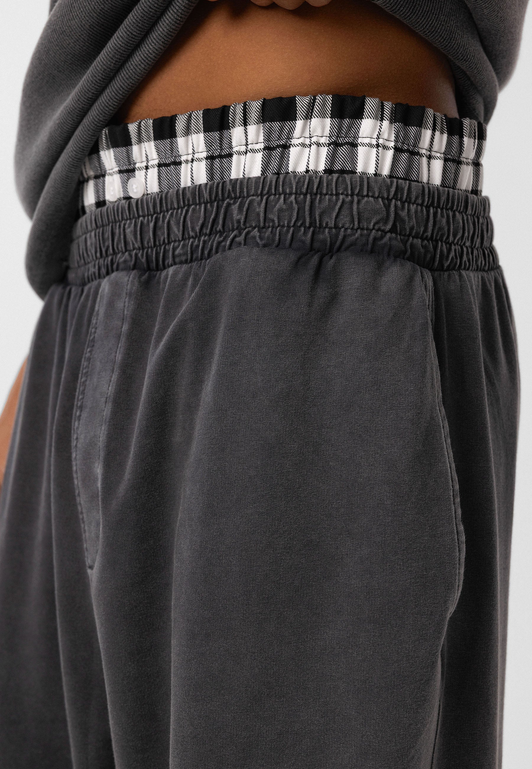 Loose-Fit Baggy Trousers – Relaxed Tailoring with Clean Lines