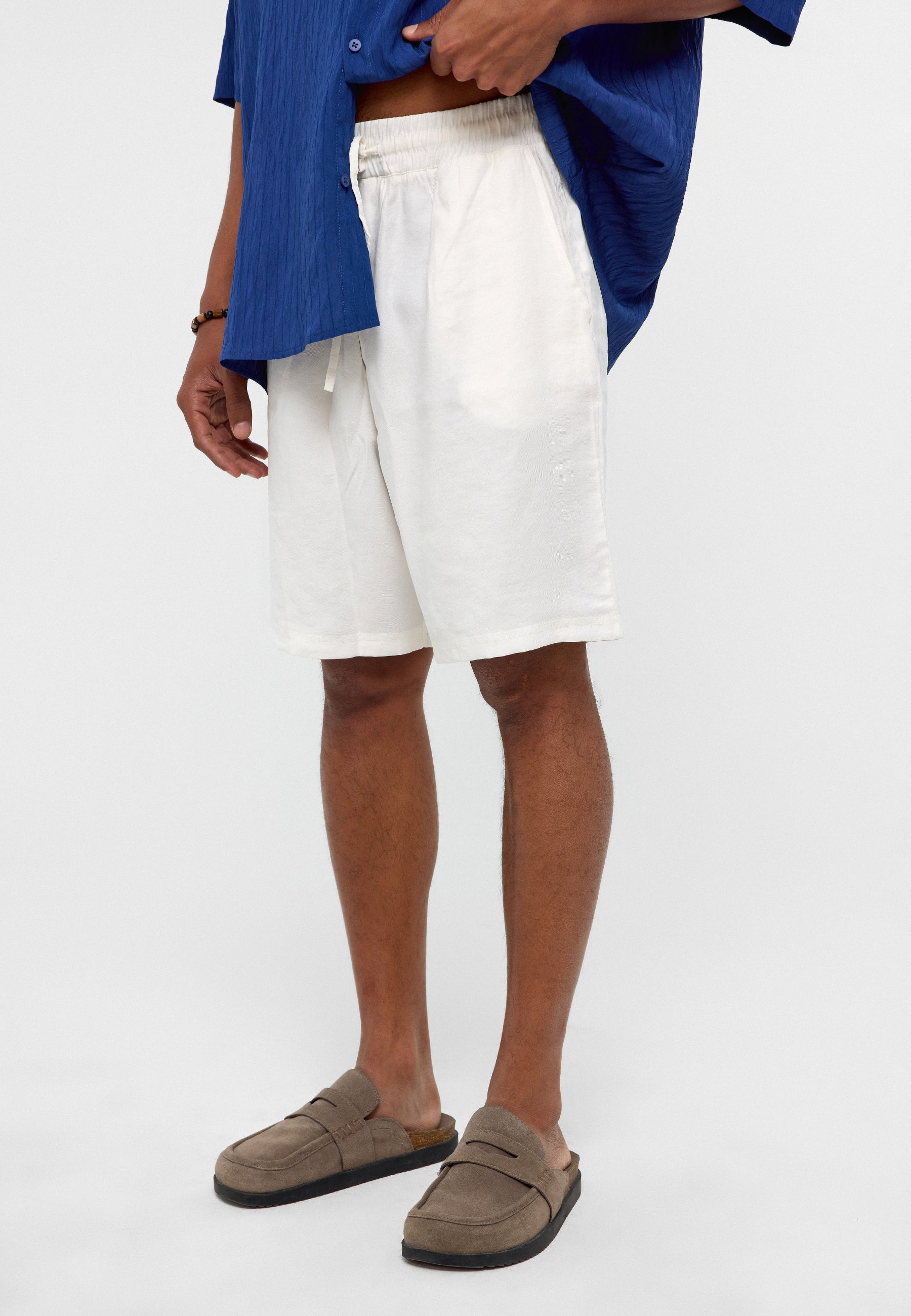 Oversized Modal Bermuda Shorts – Fluid Comfort, Street-Driven Silhouette