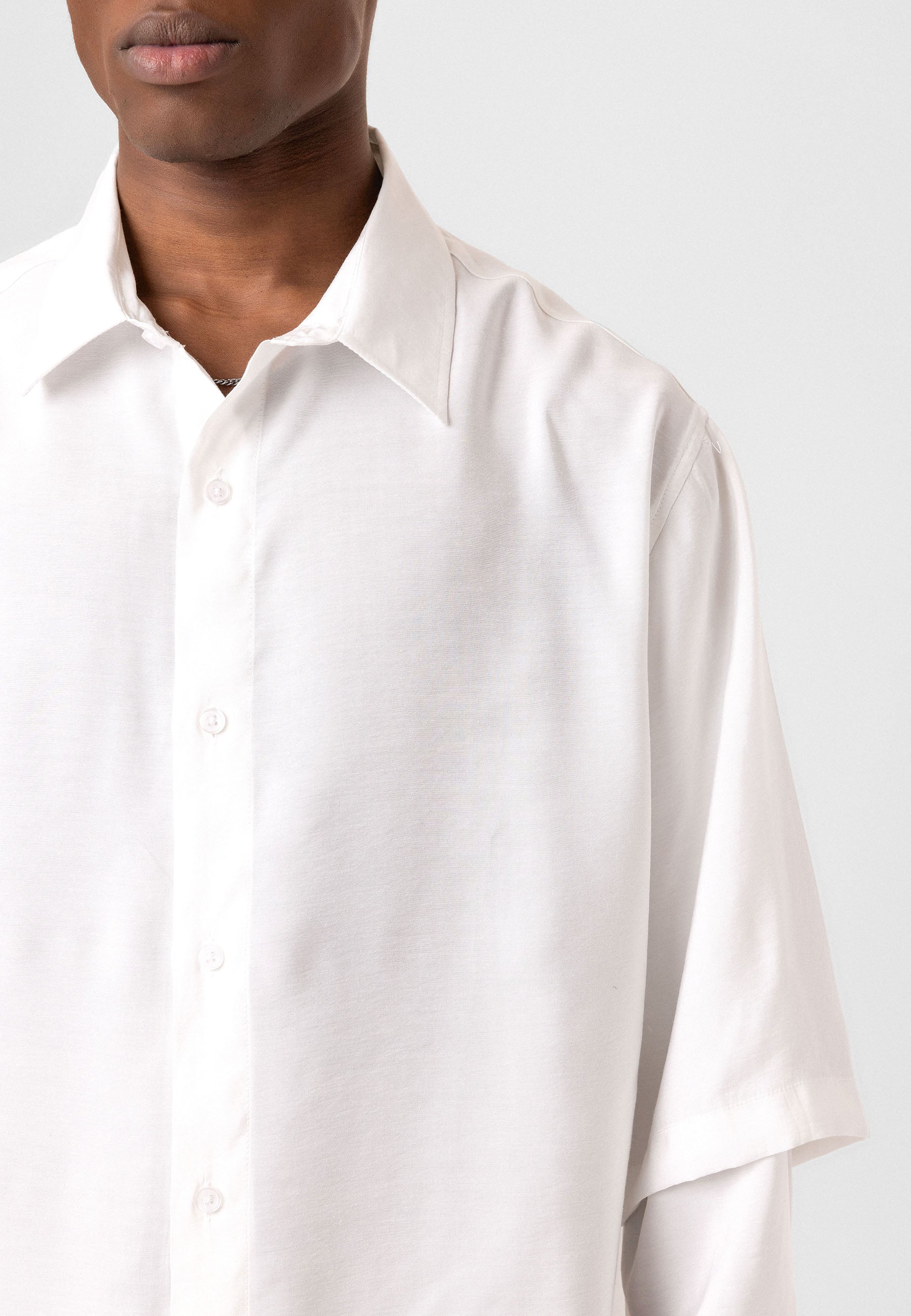 White Button-Up Shirt – Classic Everyday Comfort Fit