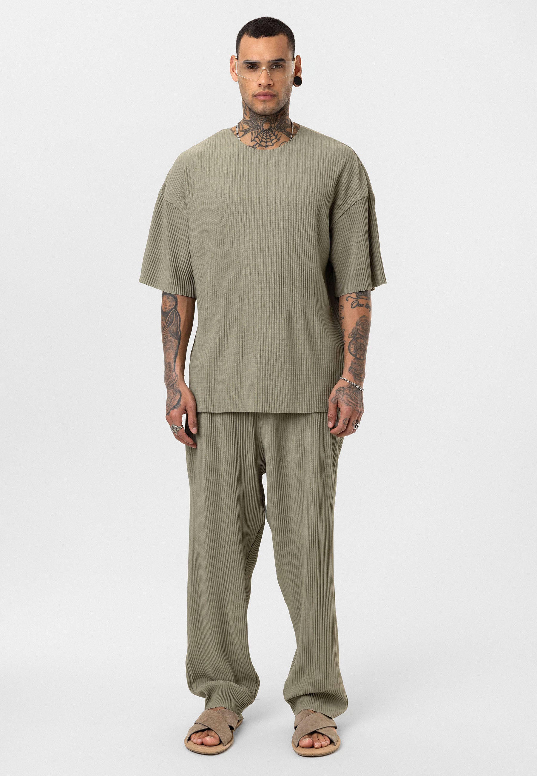 Oversized Ribbed T-Shirt in Olive Minimal Streetwear Vibe