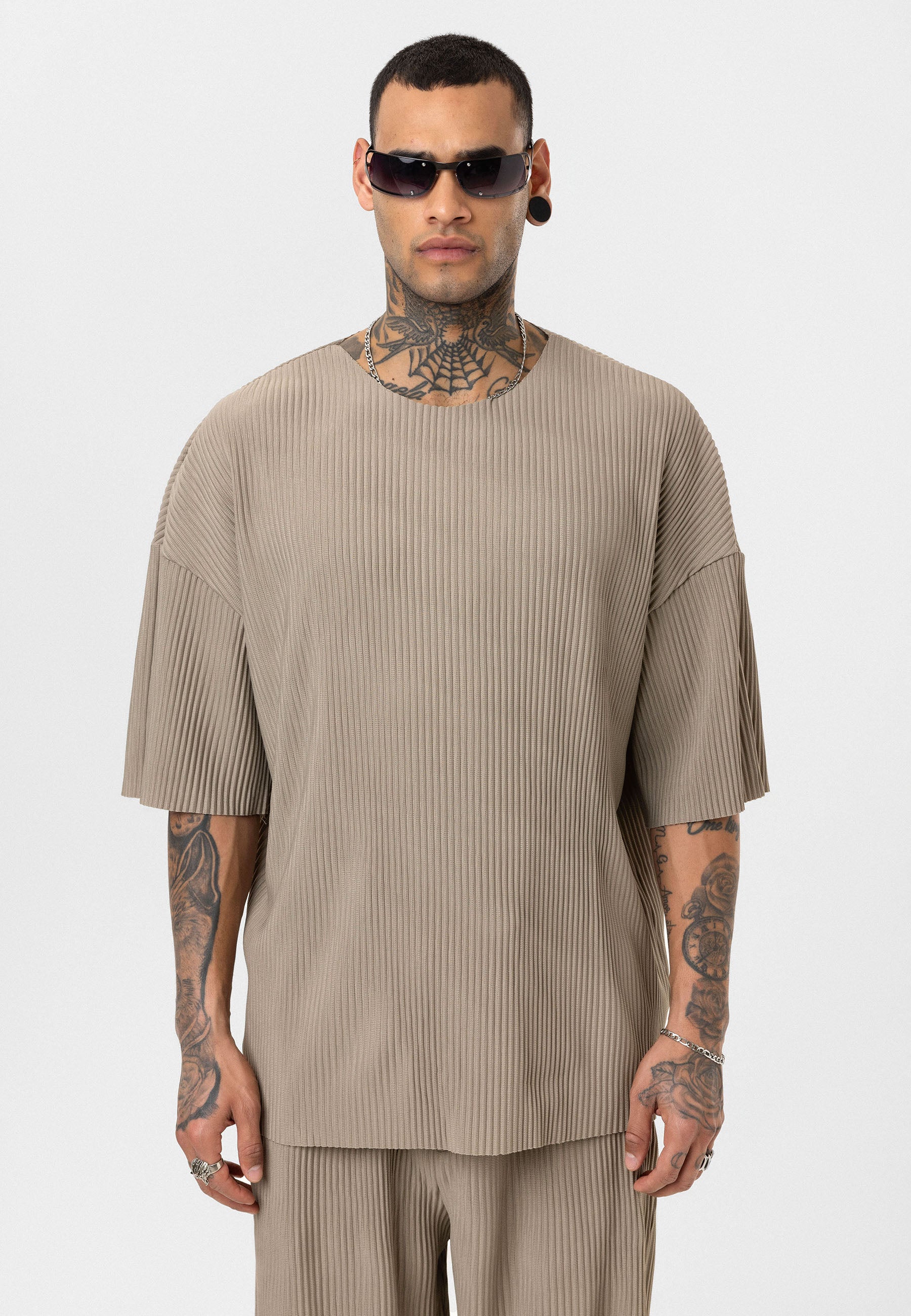 Oversized Ribbed T-Shirt in Olive Minimal Streetwear Vibe