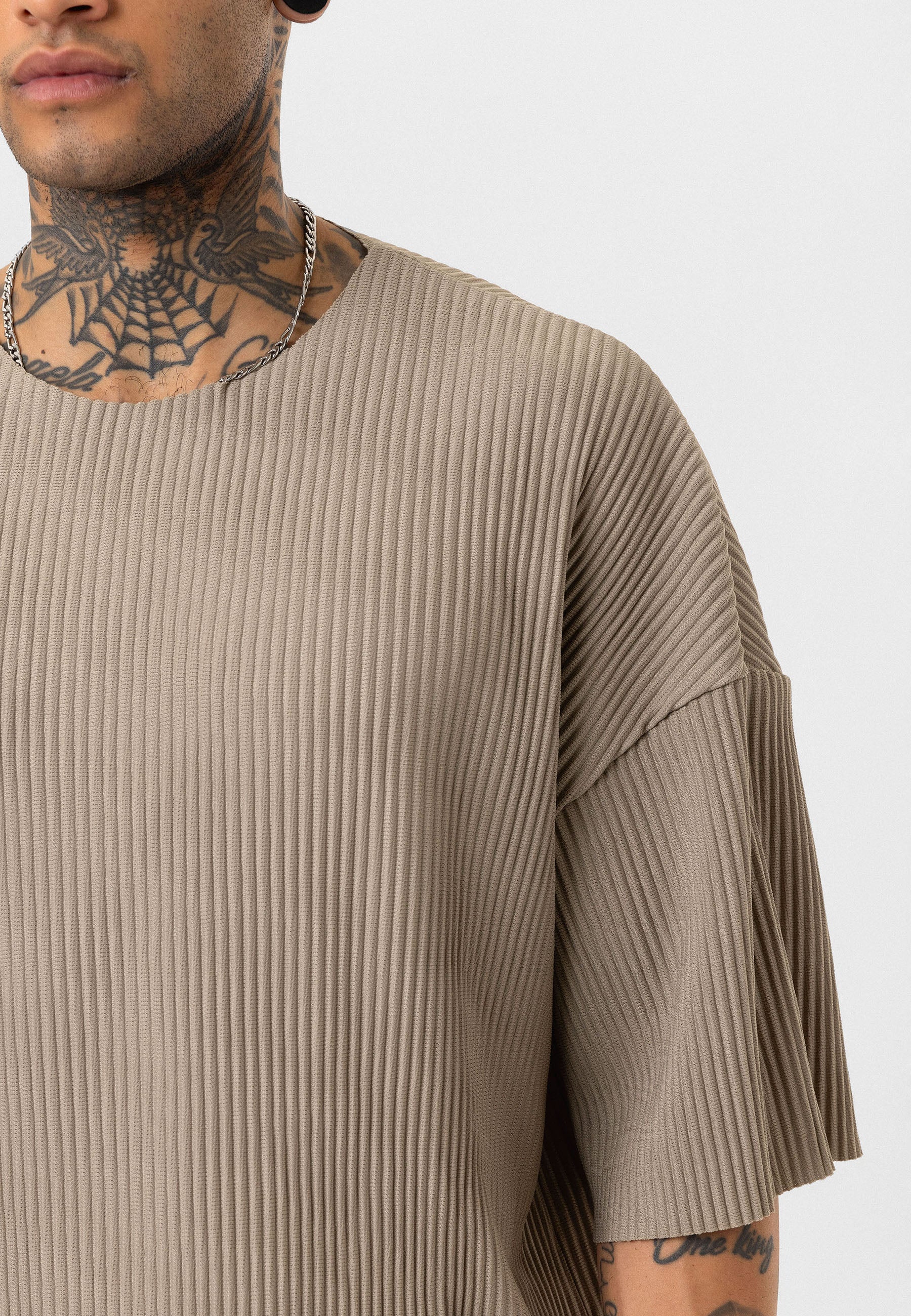 Oversized Ribbed T-Shirt in Olive Minimal Streetwear Vibe