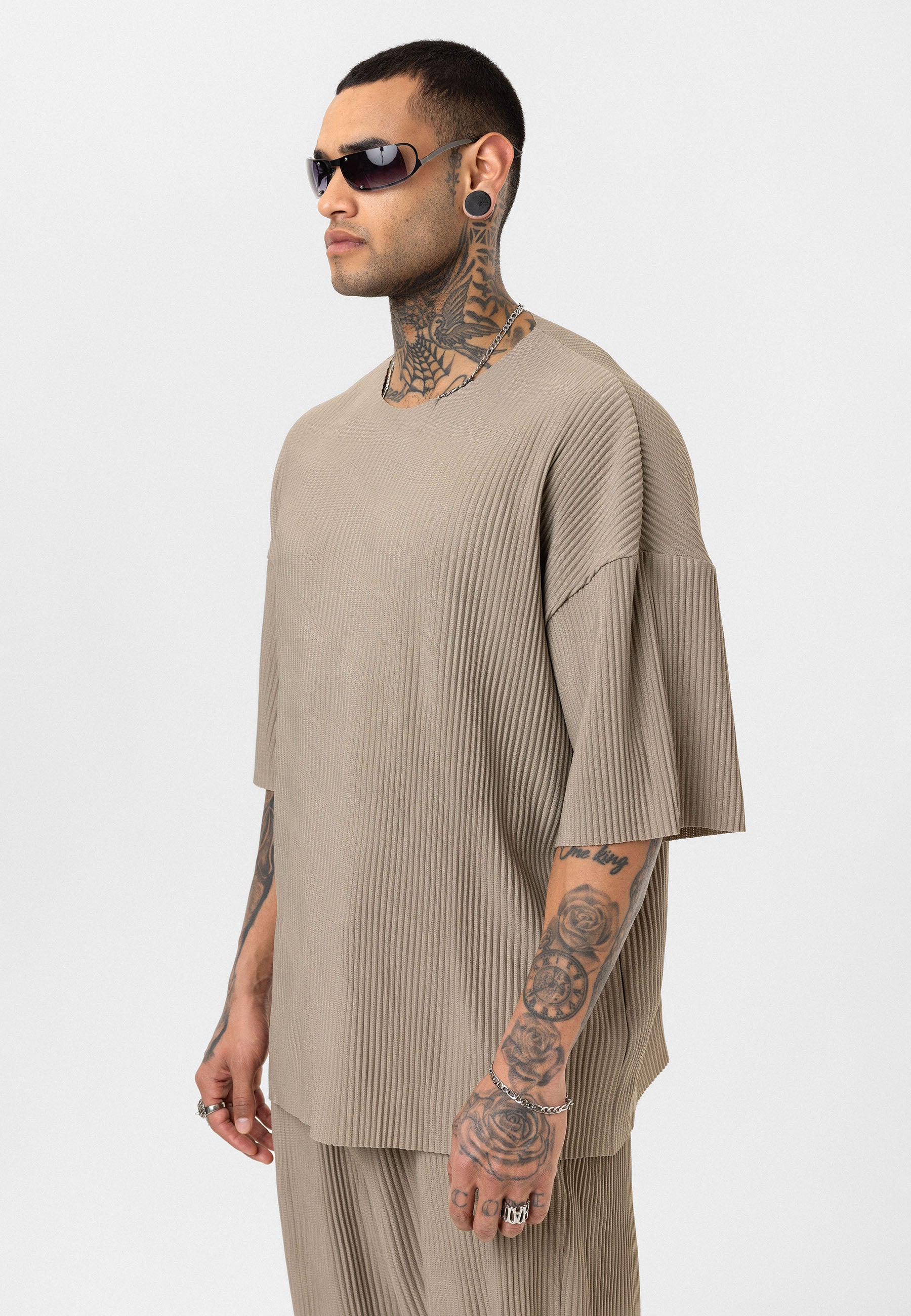 Oversized Ribbed T-Shirt in Olive Minimal Streetwear Vibe