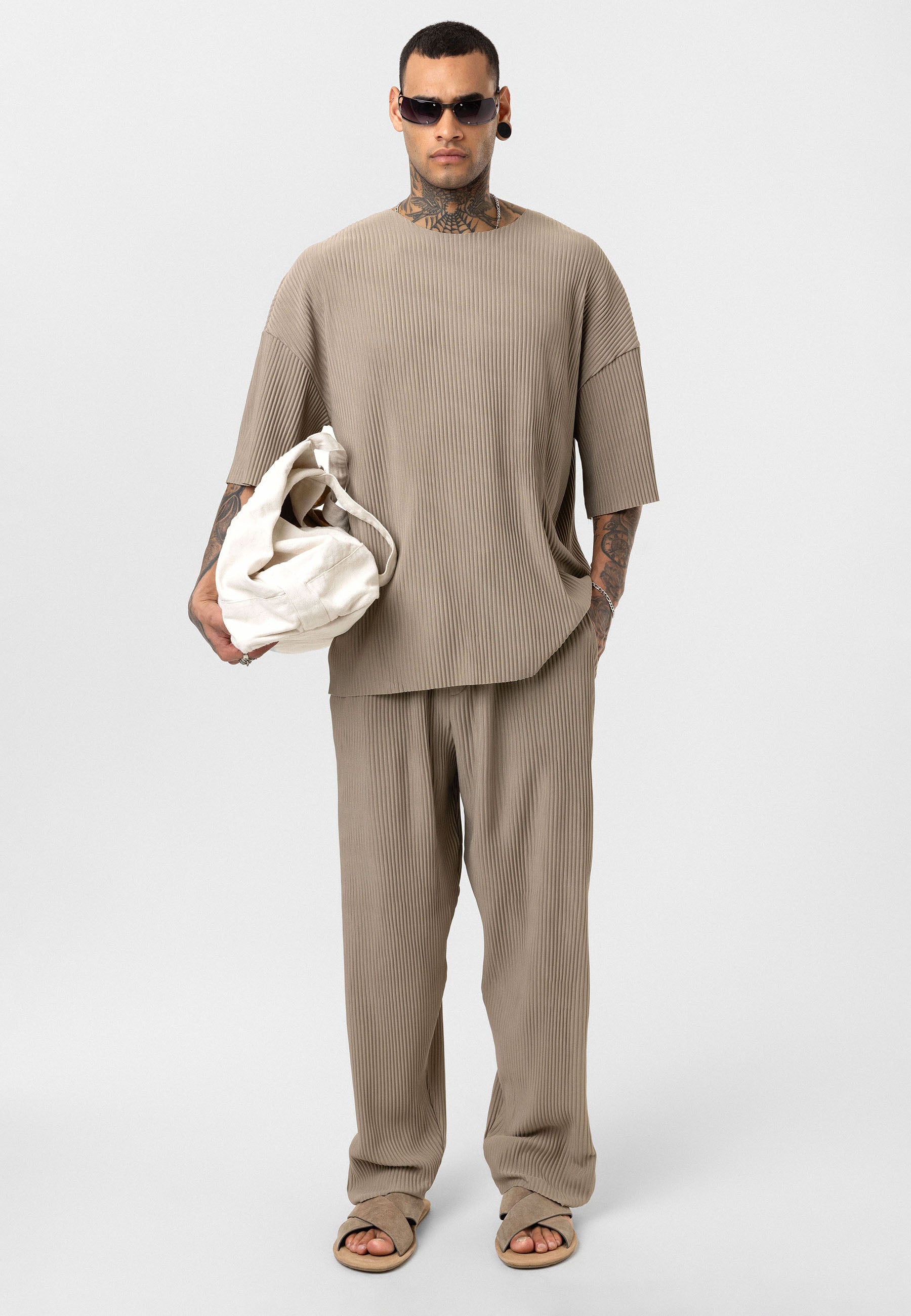 Oversized Ribbed T-Shirt in Olive Minimal Streetwear Vibe