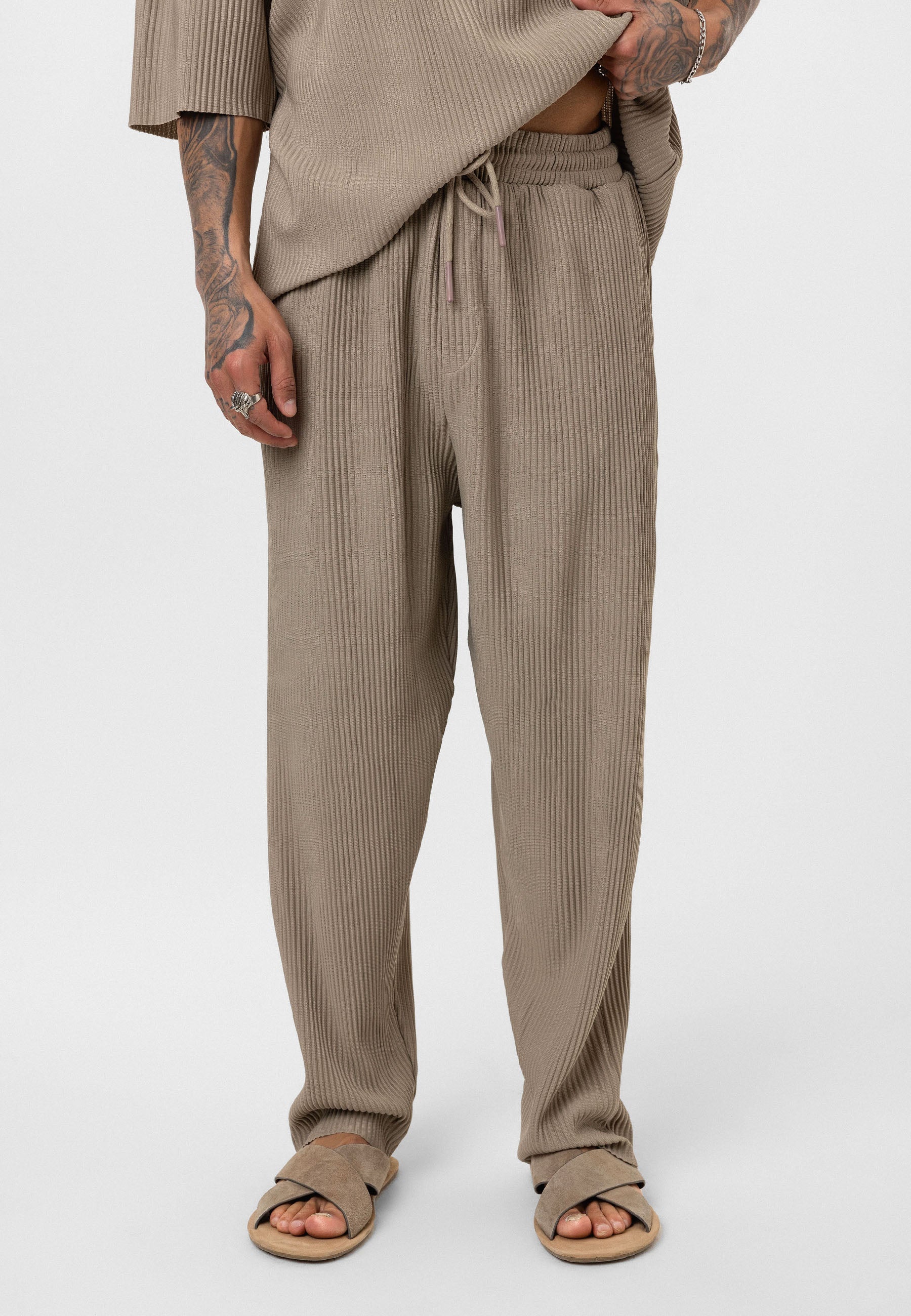 Oversized Ribbed T-Shirt in Olive Minimal Streetwear Vibe