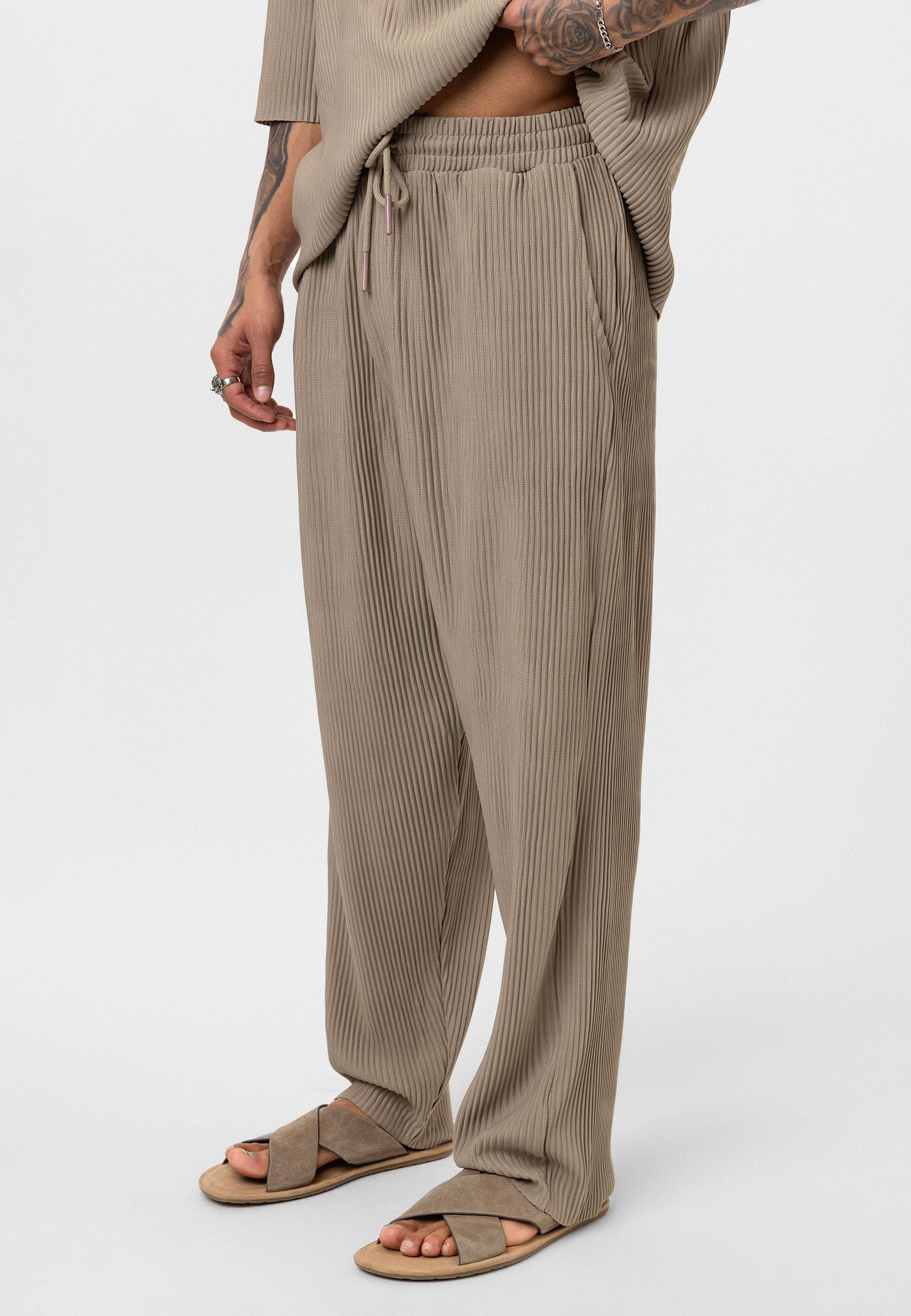 Oversized Ribbed T-Shirt in Olive Minimal Streetwear Vibe