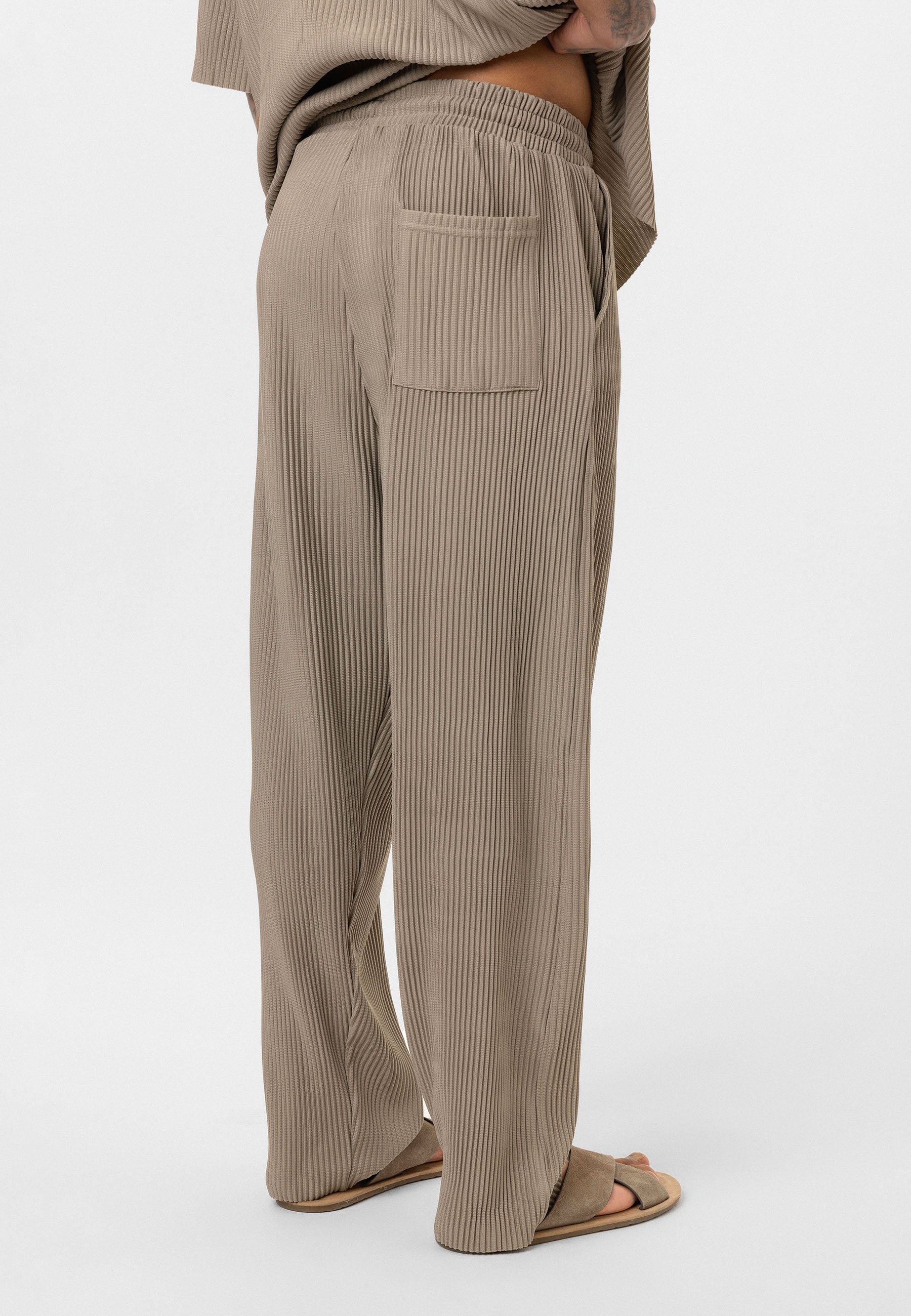 Oversized Ribbed T-Shirt in Olive Minimal Streetwear Vibe