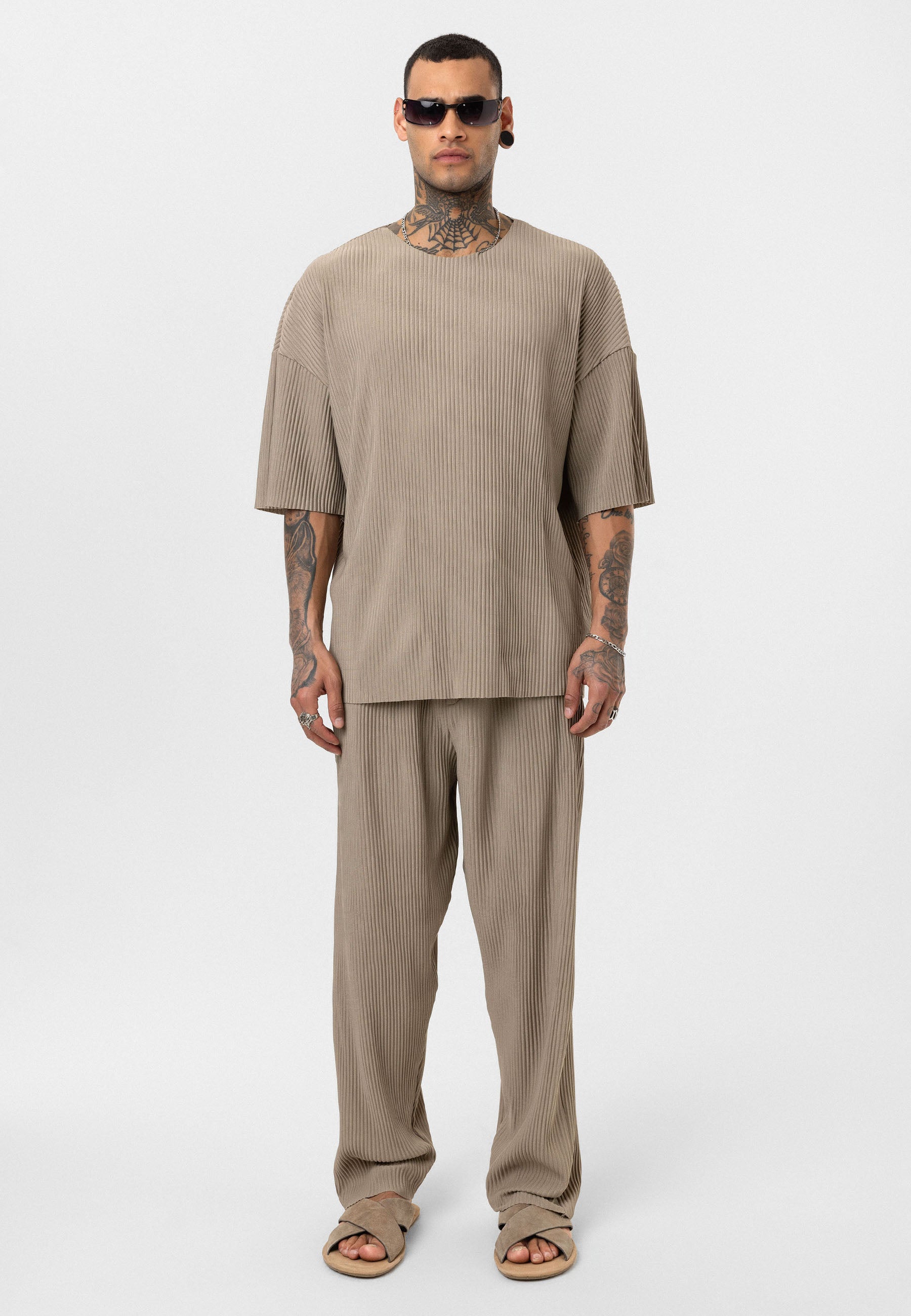 Oversized Ribbed T-Shirt in Olive Minimal Streetwear Vibe