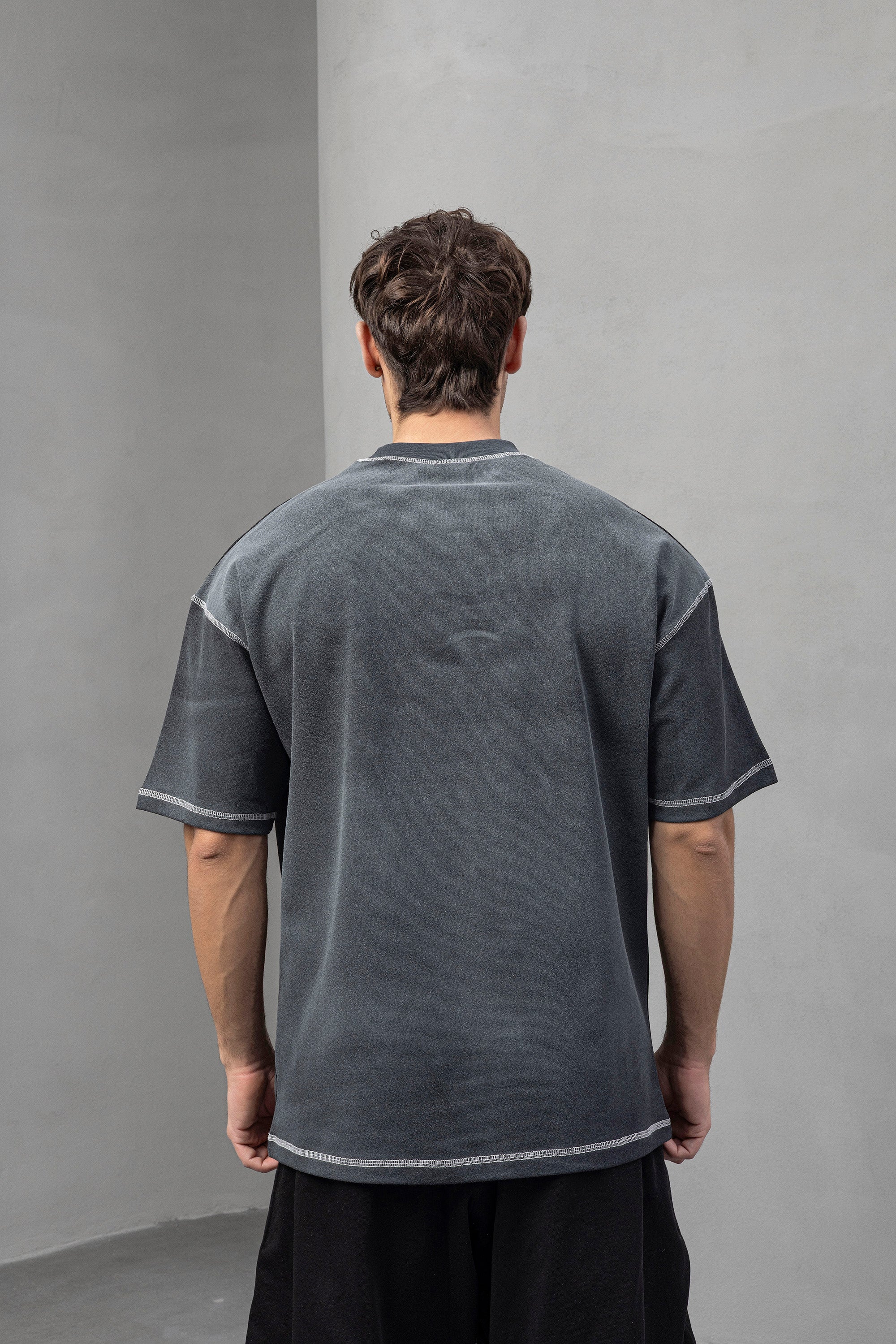 Oversized Black T‑Shirt 11 – Relaxed Streetwear Core