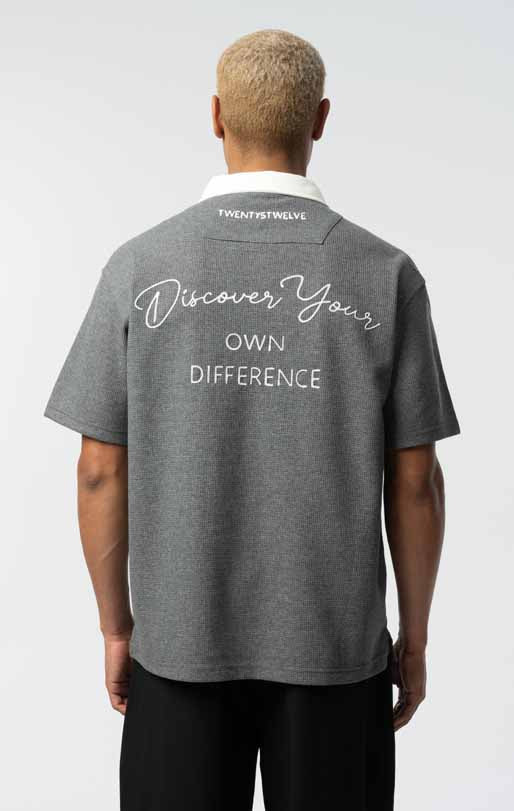 Light Gray Oversized T‑Shirt – LIMITLESS Graphic Comfort