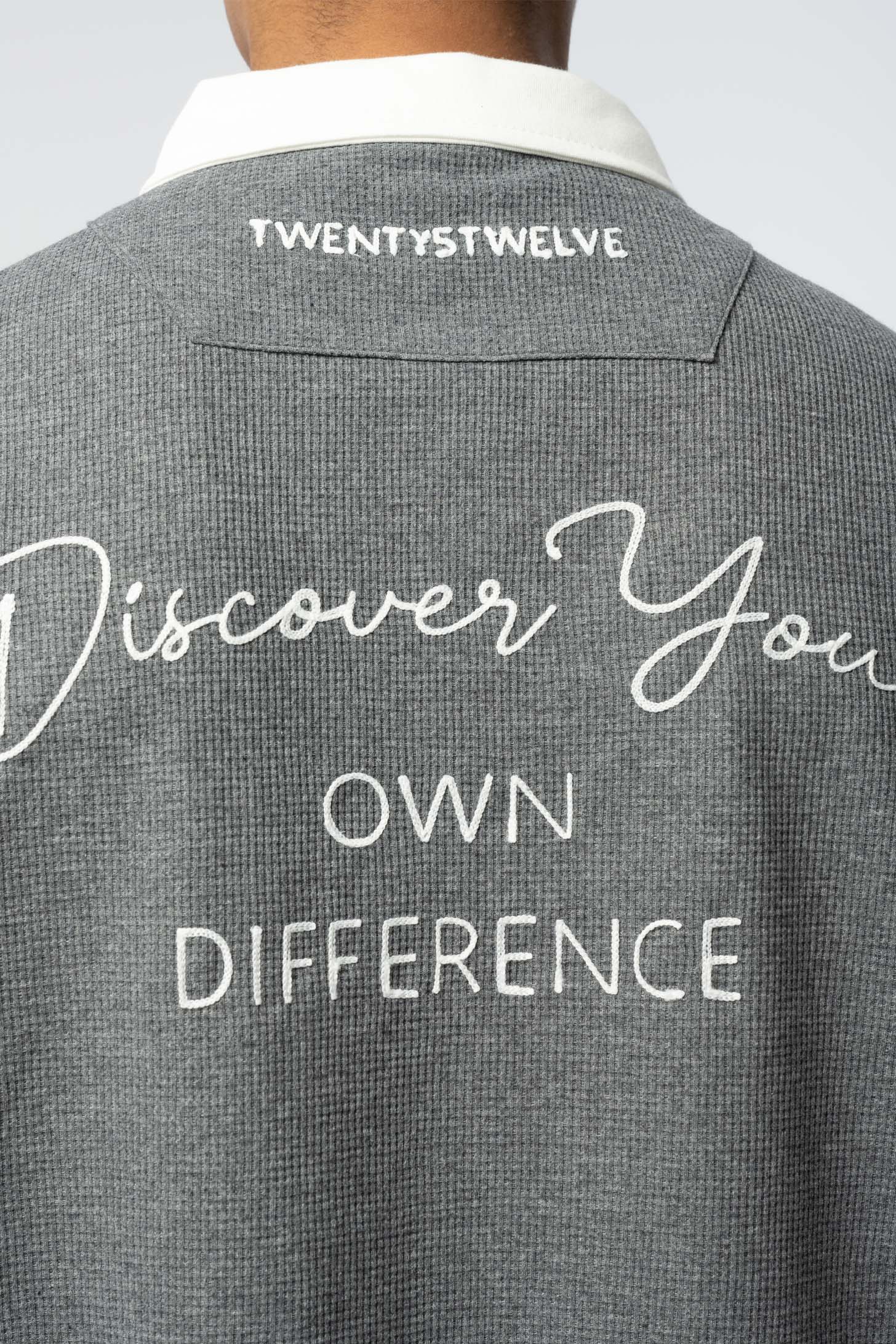 Light Gray Oversized T‑Shirt – LIMITLESS Graphic Comfort