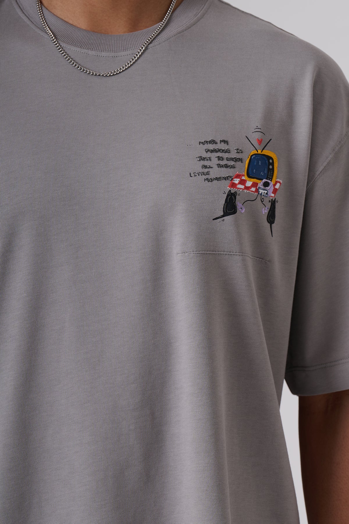 Light Beige Oversized T‑Shirt – Minimal Chest Graphic