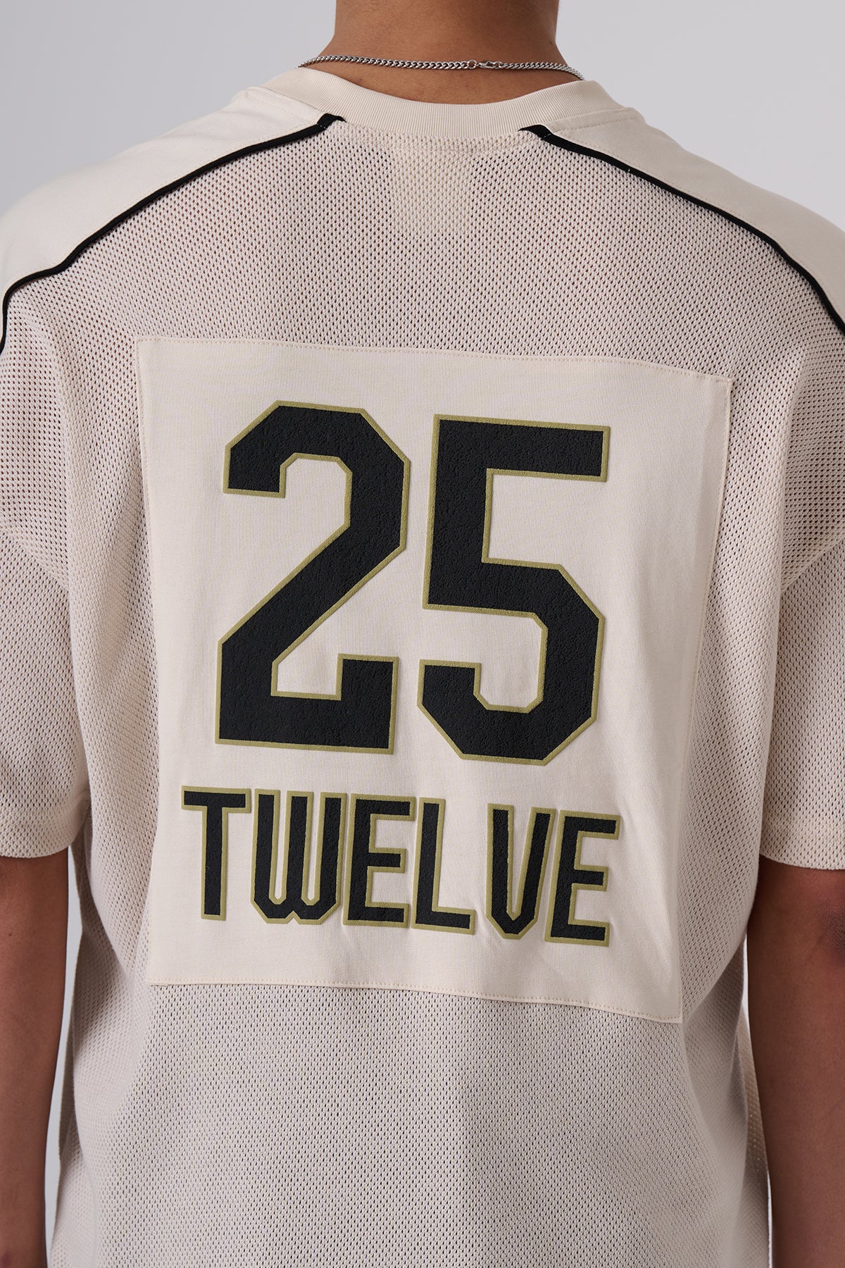 Drop-Shoulder Statement T-shirts – Oversized Street Silhouette