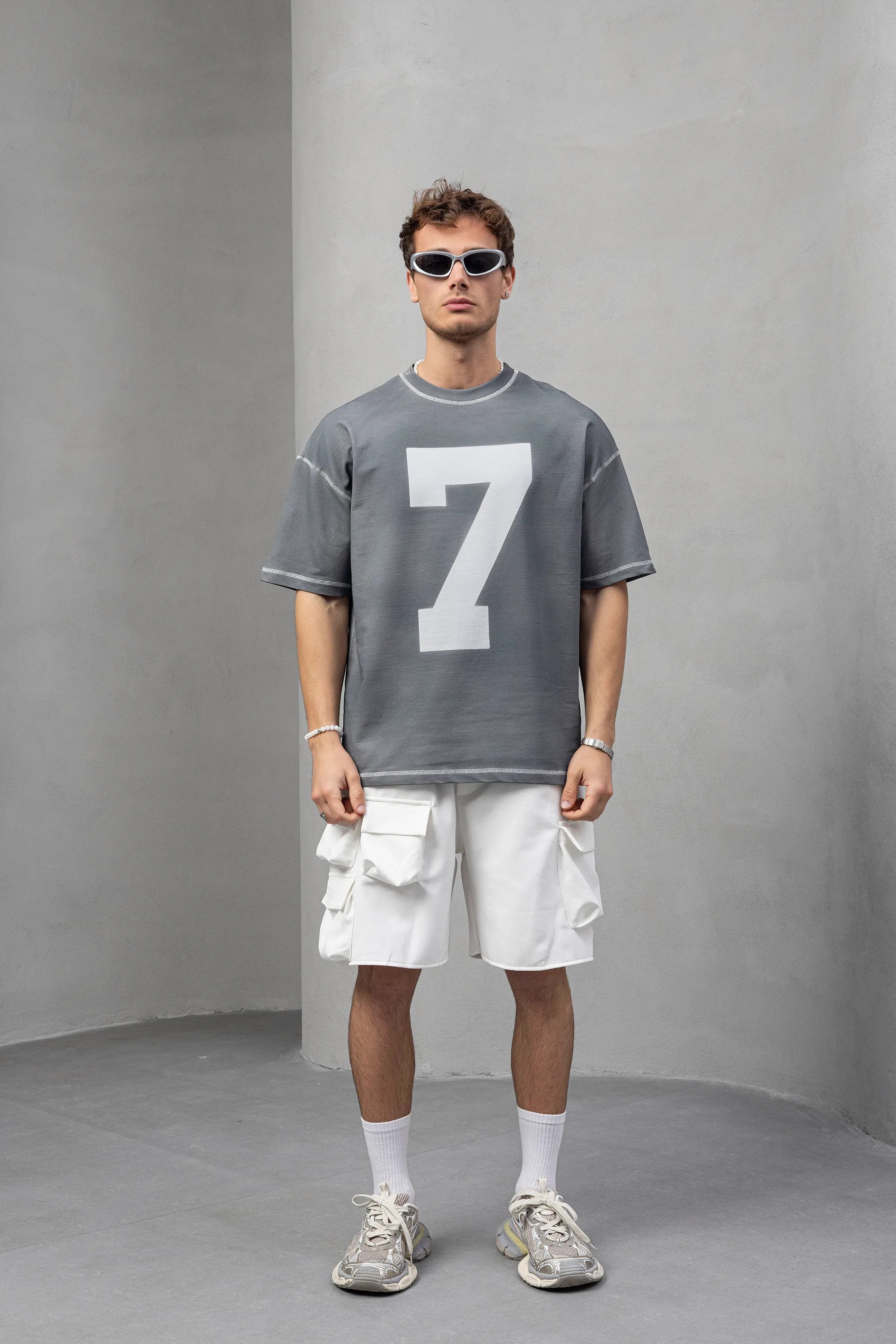 Gray Graphic Tee with Bold '7' Print