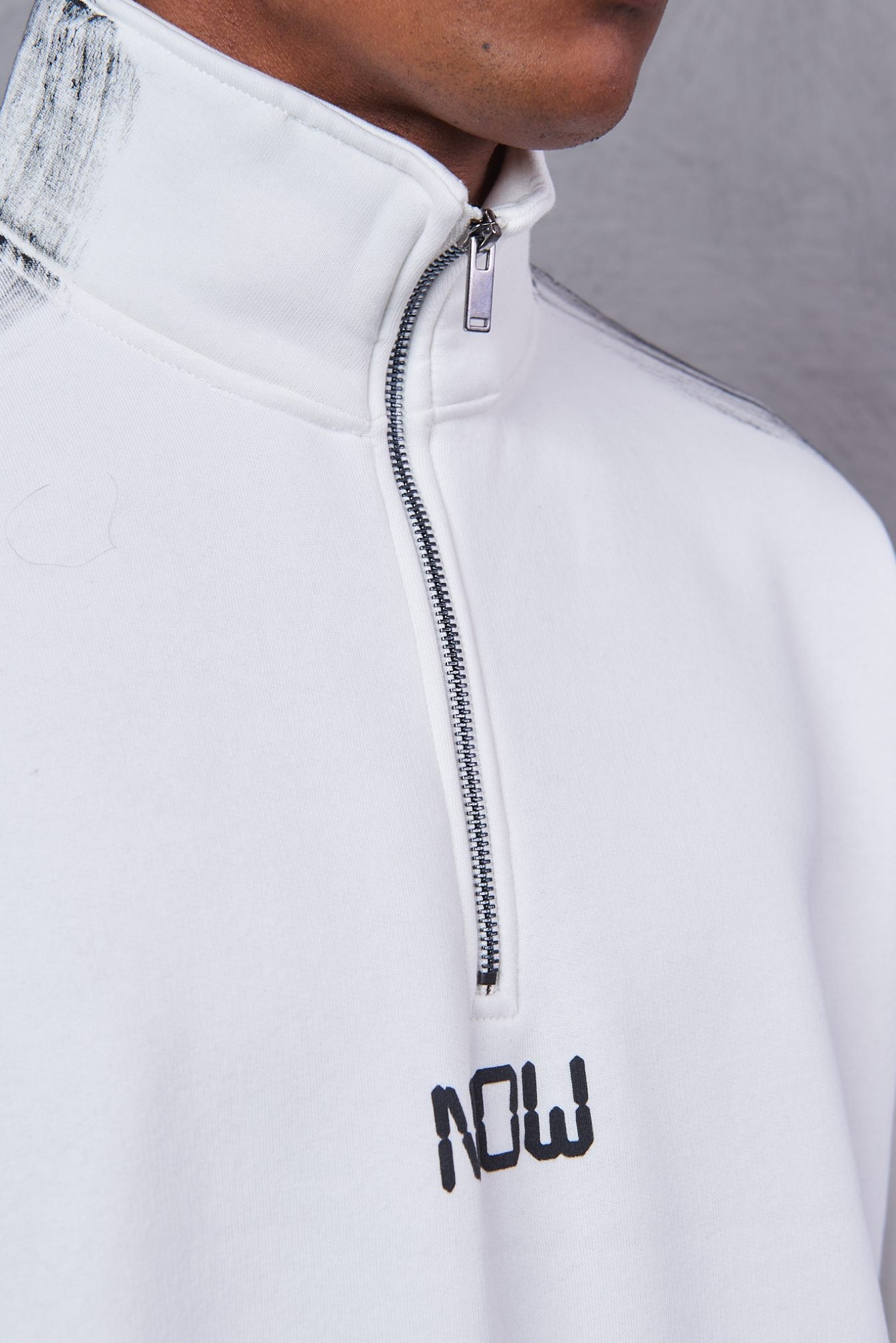 Printed Zip-Up Neck Sweatshirt – Off White