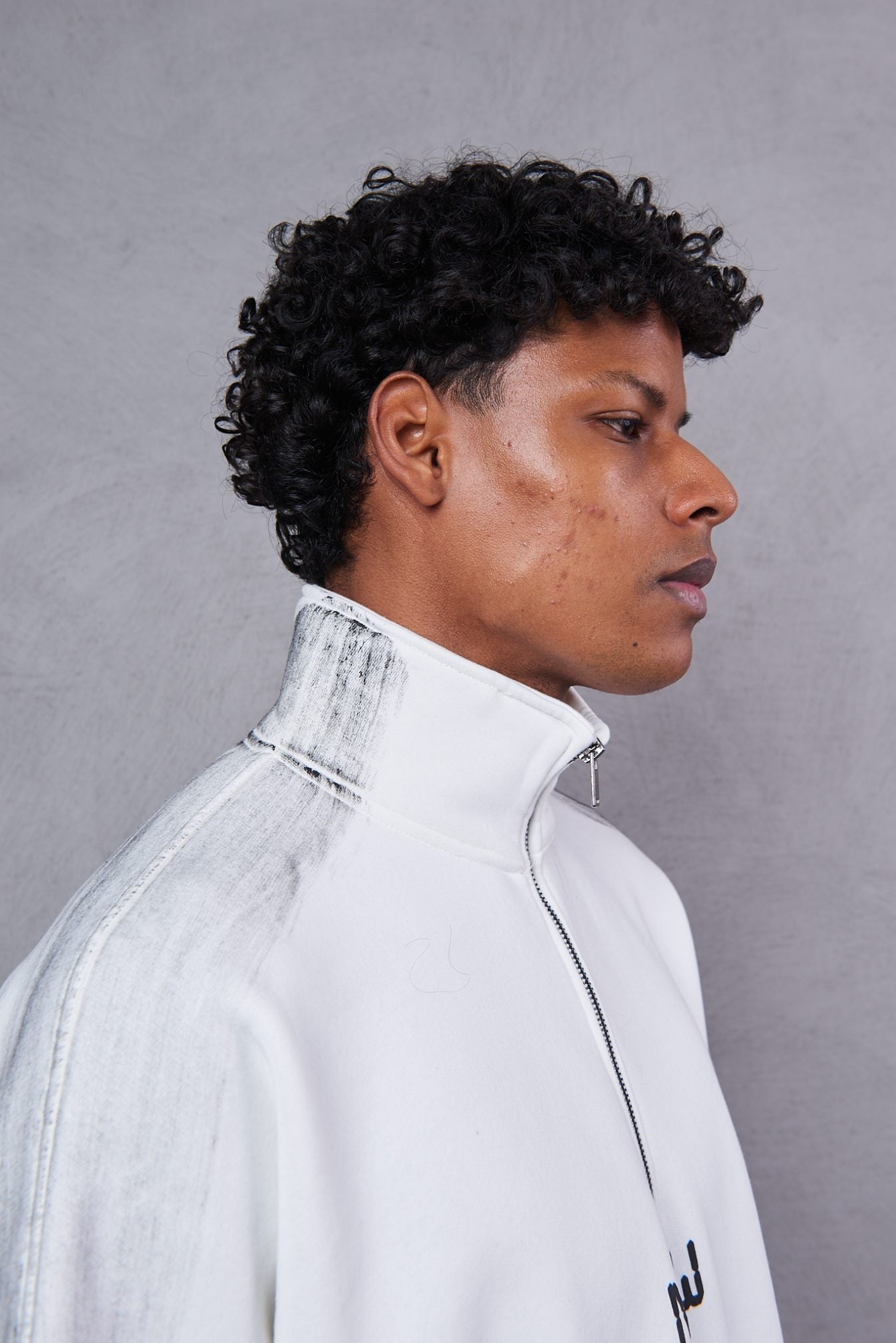 Printed Zip-Up Neck Sweatshirt – Off White
