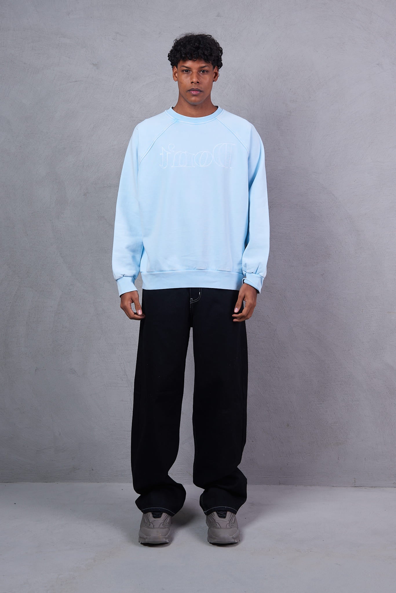 Basic Crewneck Sweatshirt –white