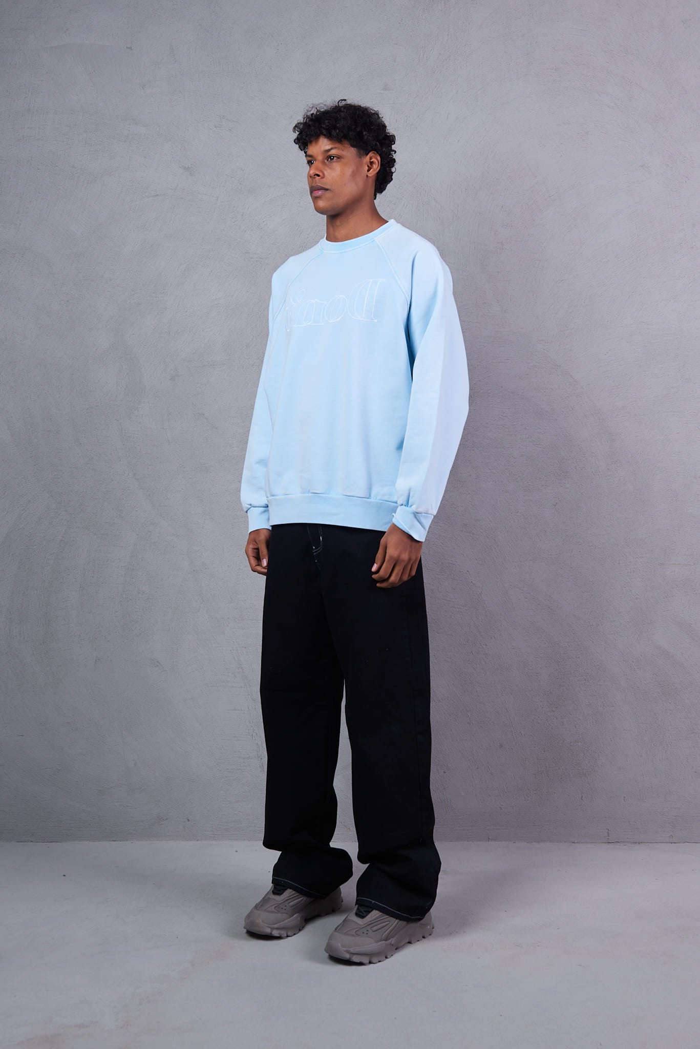 Basic Crewneck Sweatshirt –white