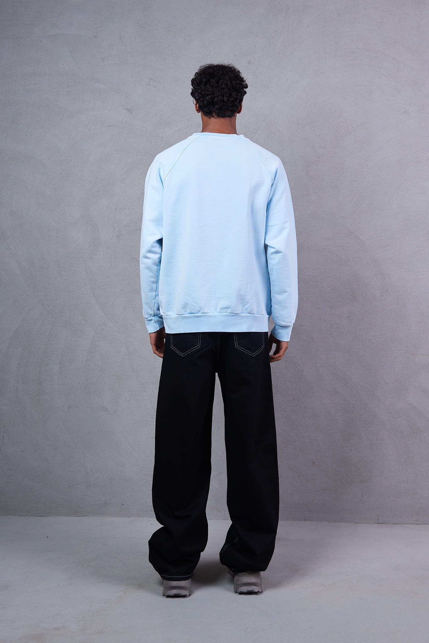 Basic Crewneck Sweatshirt –white