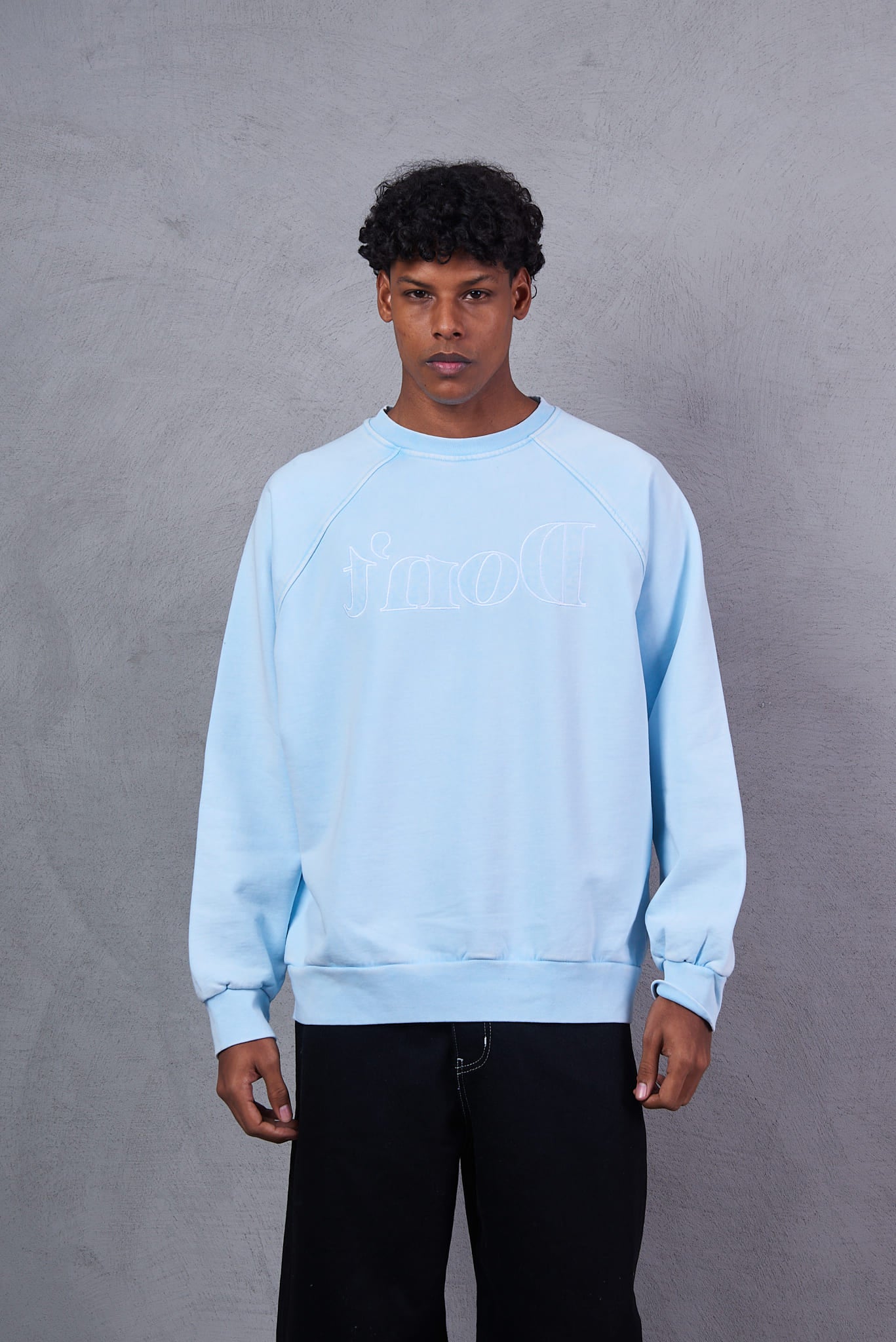 Basic Crewneck Sweatshirt –white