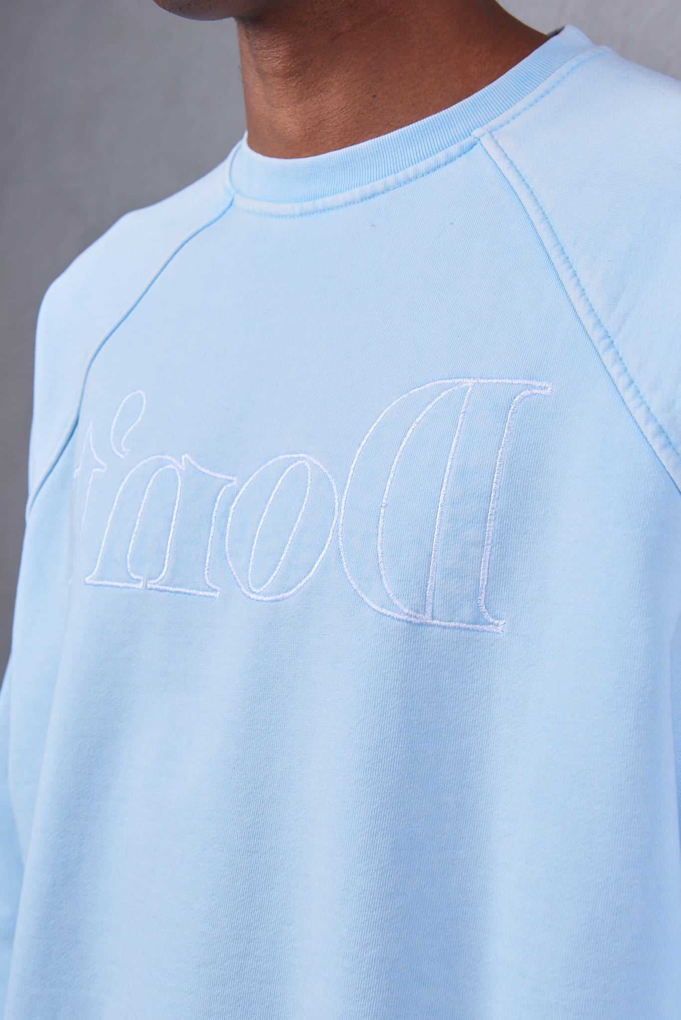 Basic Crewneck Sweatshirt –white