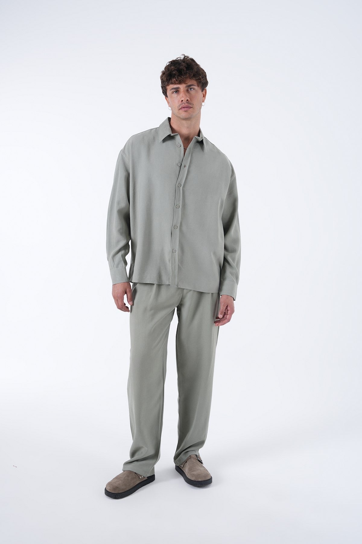 Men’s Minimal Relaxed Fit Shirt