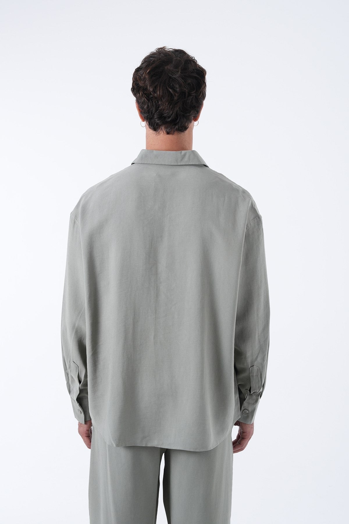 Men’s Minimal Relaxed Fit Shirt