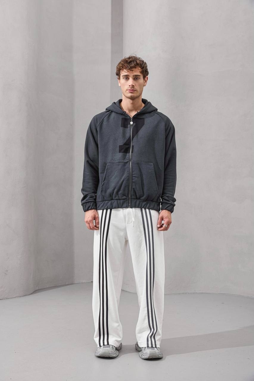 Minimal Zip-Up Hoodie – Everyday Streetwear Comfort