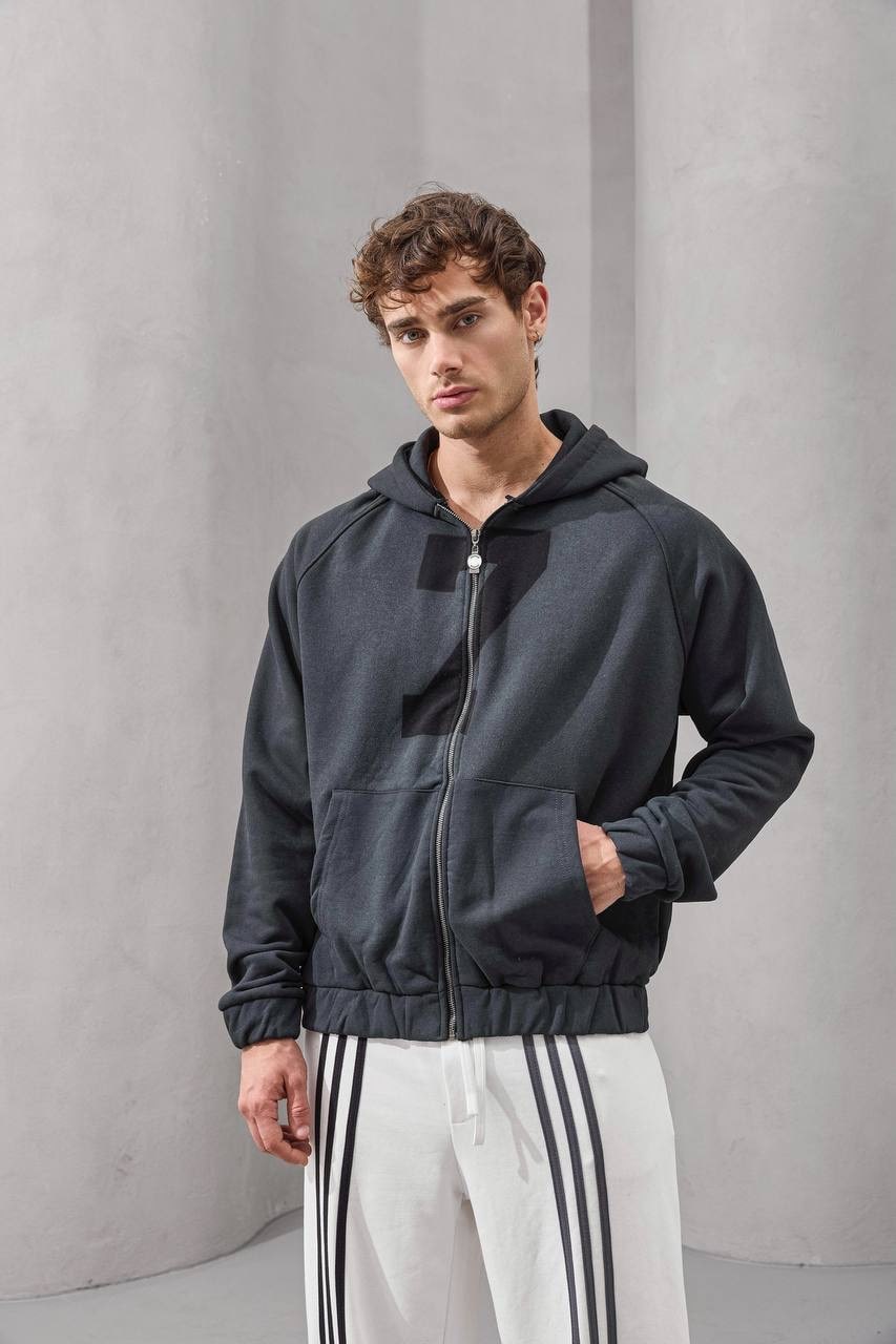 Minimal Zip-Up Hoodie – Everyday Streetwear Comfort