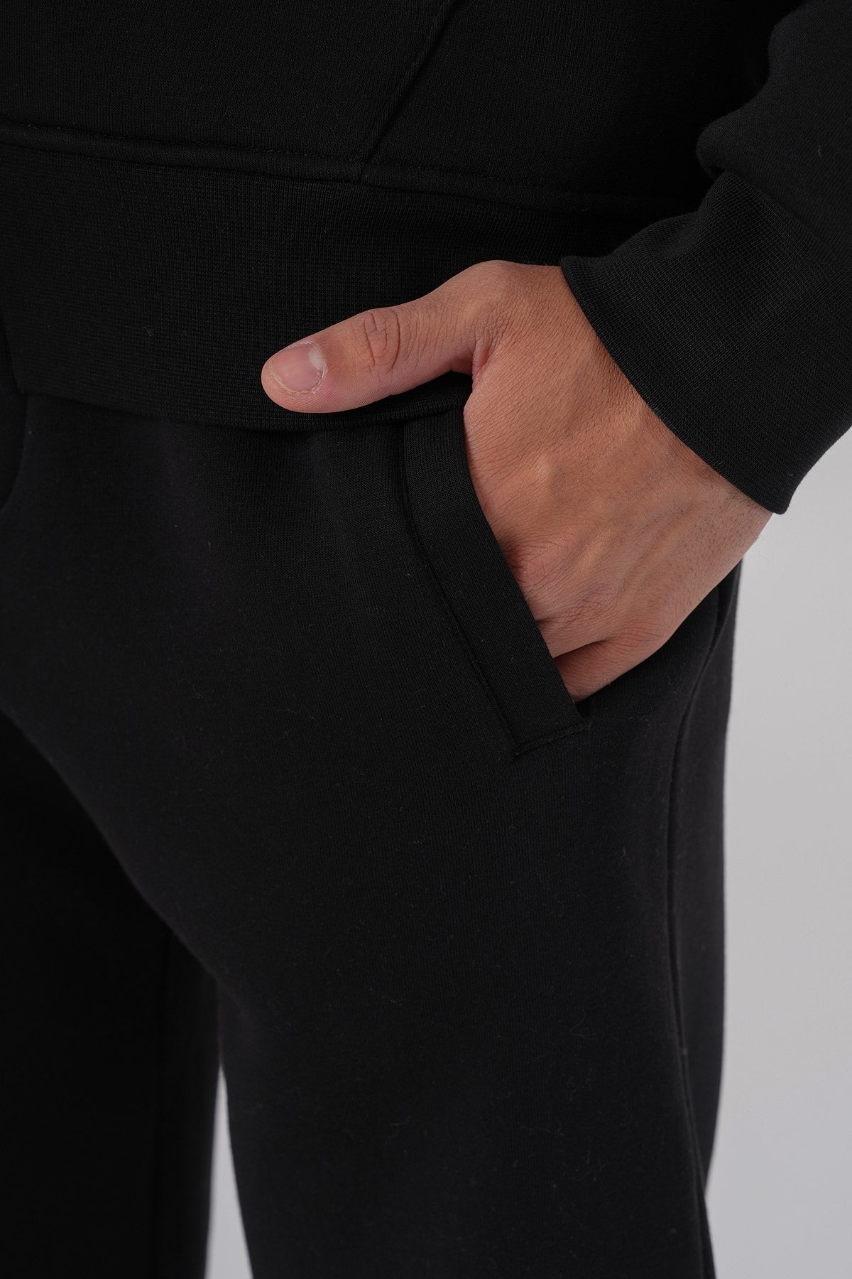 Black Slim Fit Jogger Pants – Unisex Casual Streetwear Bottoms