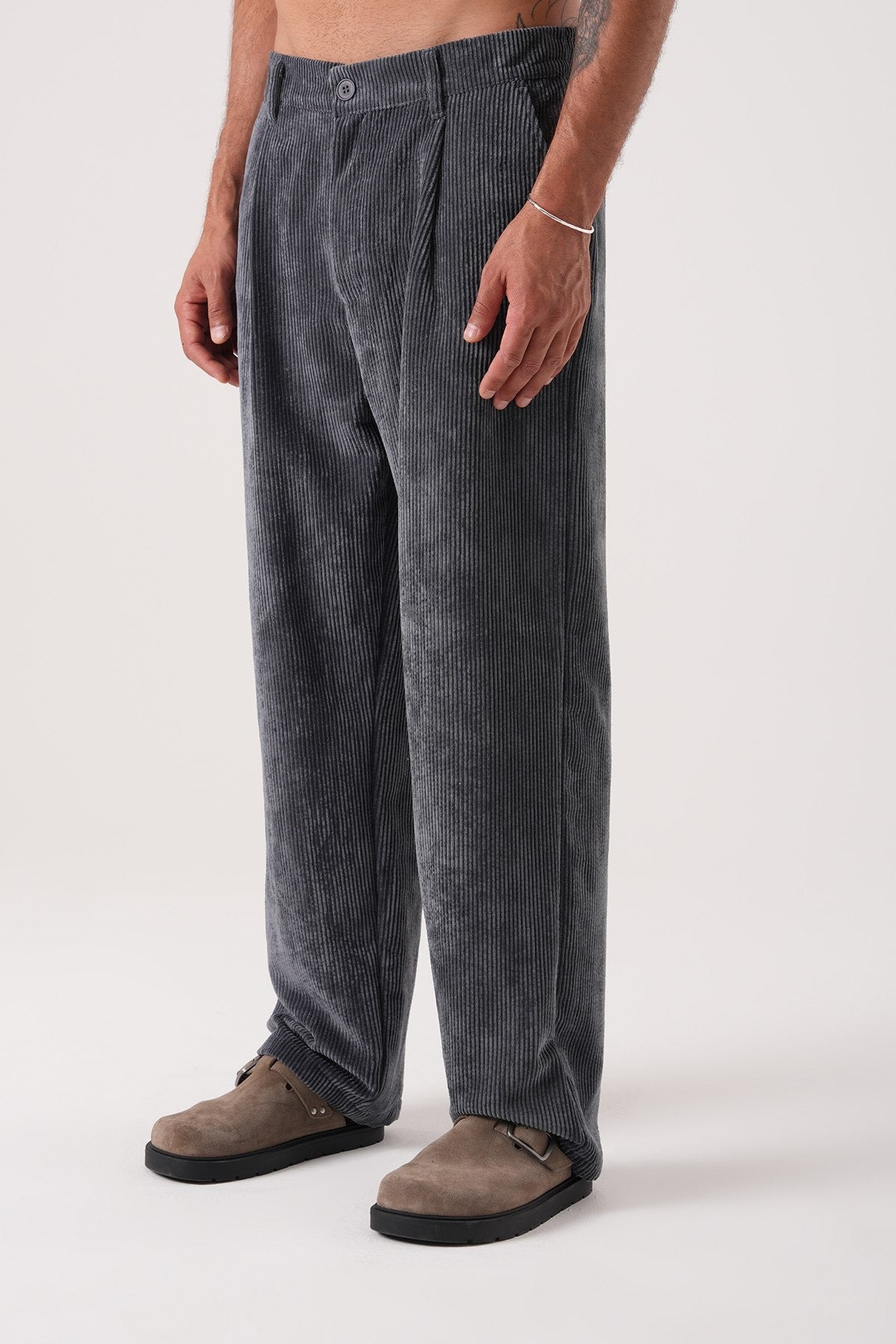 Men’s Charcoal Grey Corduroy Pants – Relaxed Fit Vintage Straight-Leg Trousers