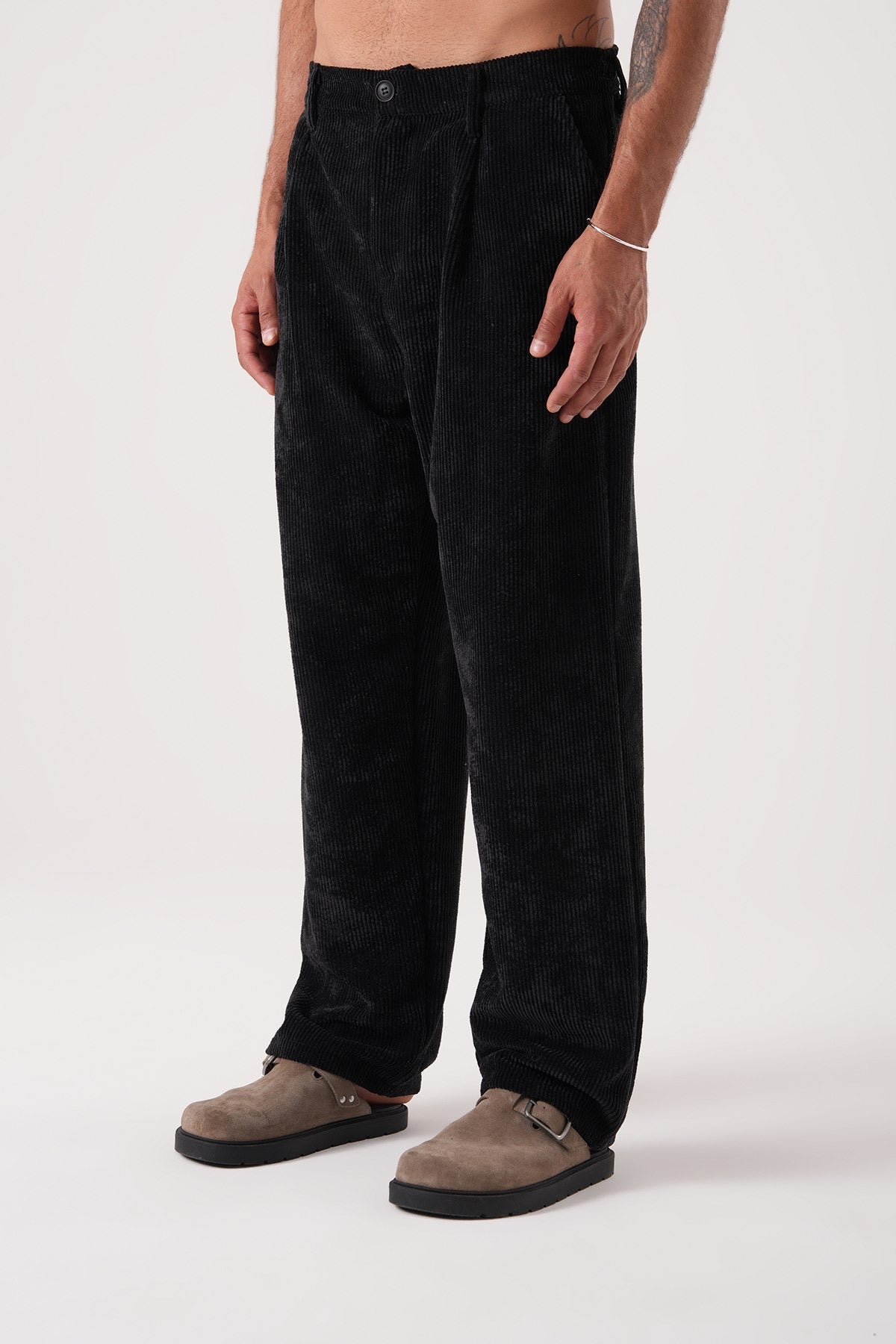 Men’s Black Corduroy Pants – Relaxed Fit Straight-Leg Classic Trousers