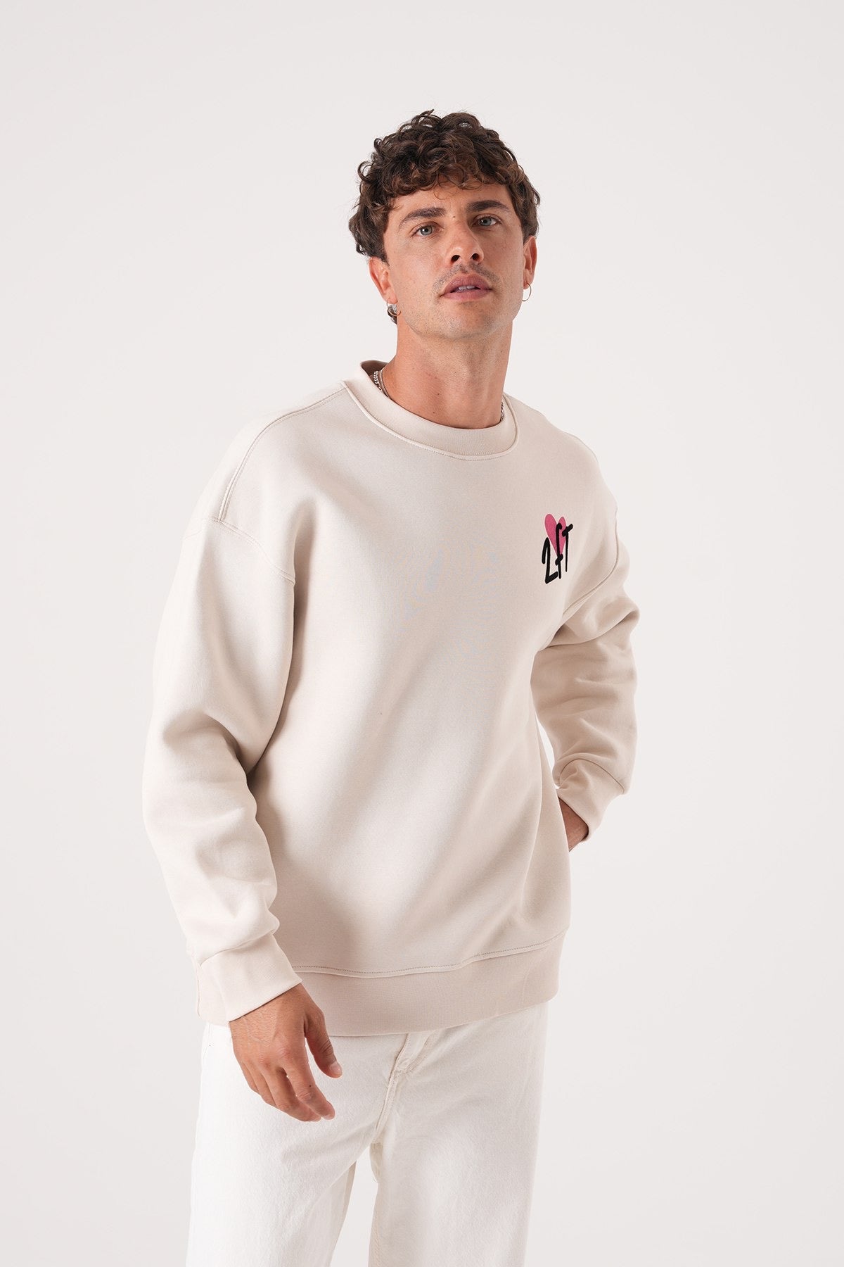 Men’s Off-White Graphic Sweatshirt – Minimal Heart & 2FT Logo Print