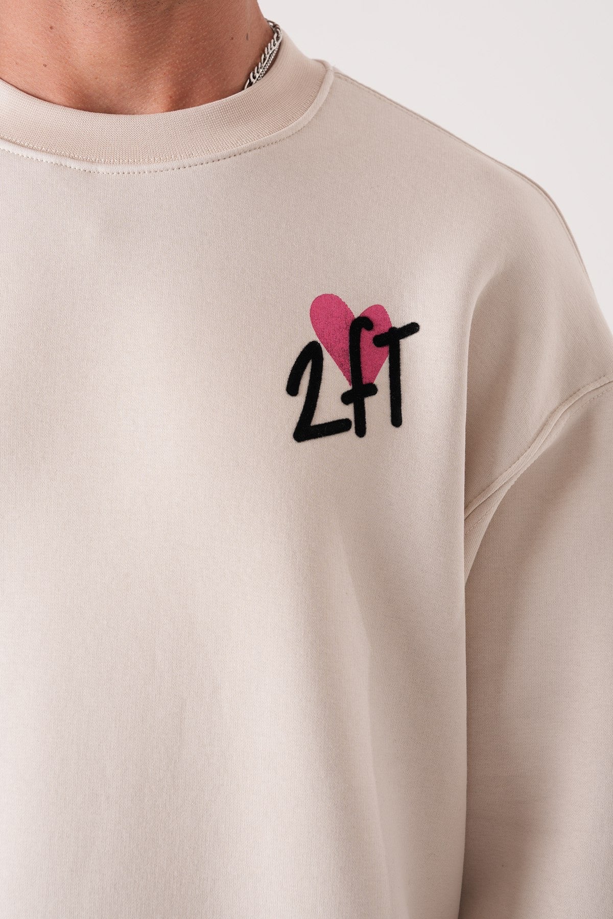 Men’s Off-White Graphic Sweatshirt – Minimal Heart & 2FT Logo Print