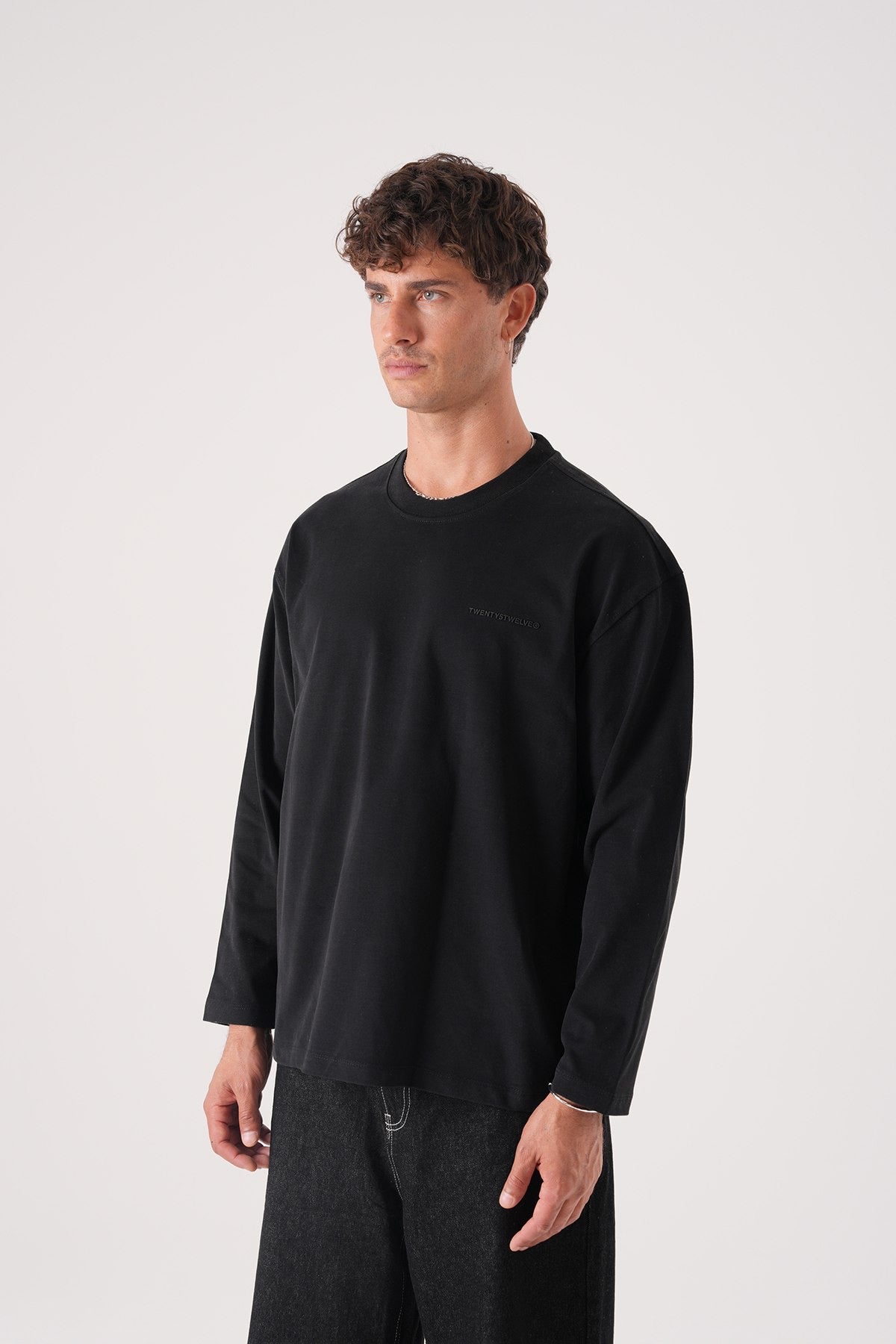 Men’s Black Long Sleeve T-Shirt – Minimal Logo