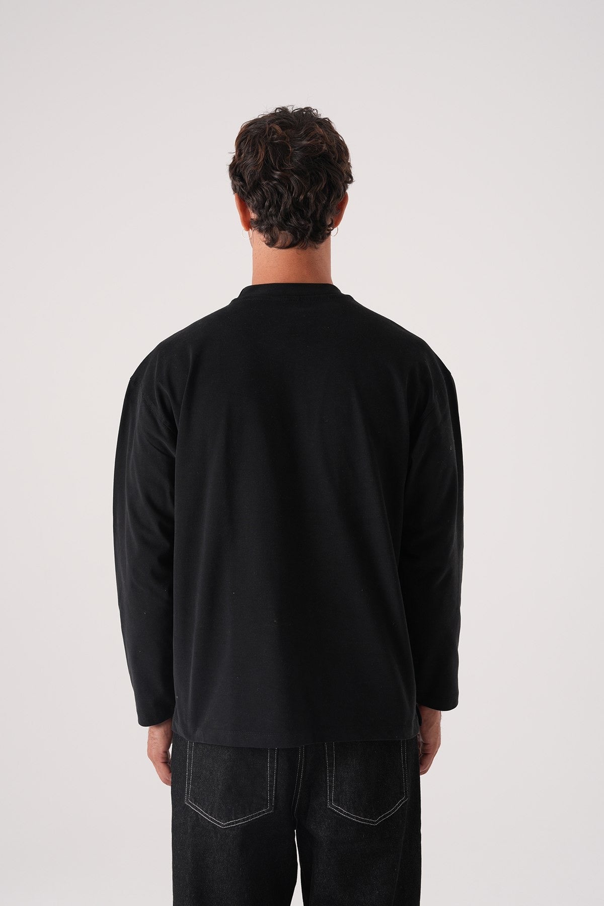 Men’s Black Long Sleeve T-Shirt – Minimal Logo