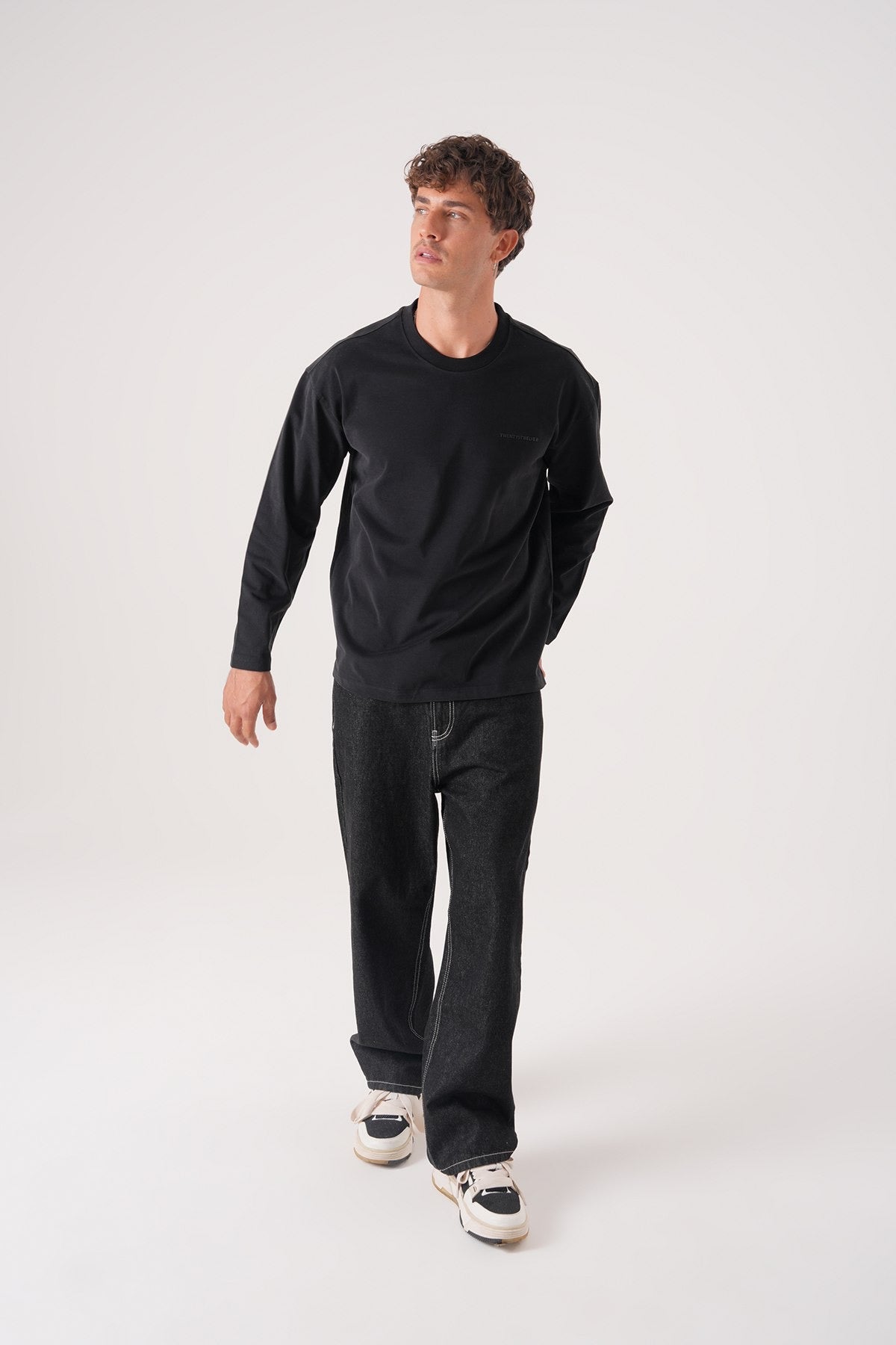 Men’s Black Long Sleeve T-Shirt – Minimal Logo