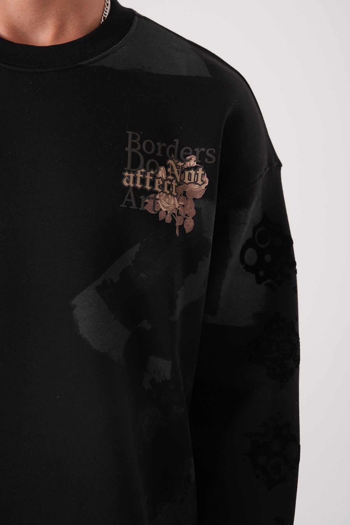 Men’s Black Graphic Sweatshirt – Borders & Affection