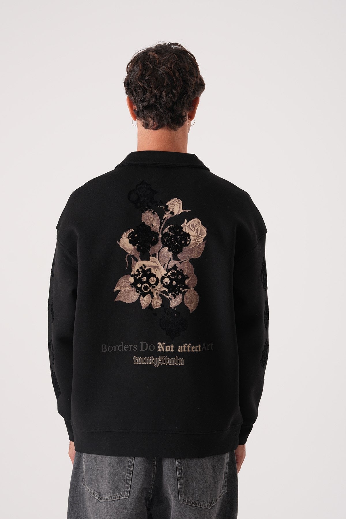 Men’s Half-Zip Sweatshirt – Borders Do Not Affect Art (Black)
