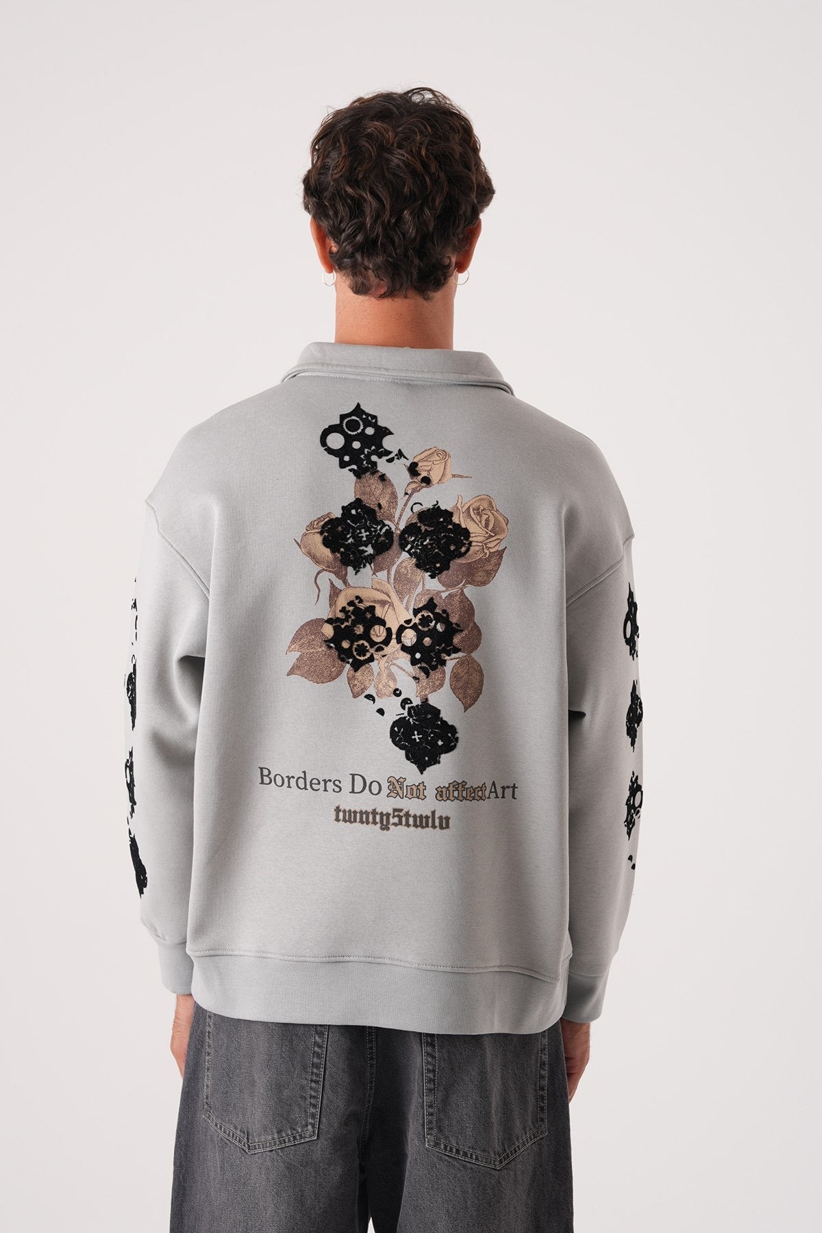 Men’s Half-Zip Sweatshirt – Borders Do Not Affect Art (Grey)