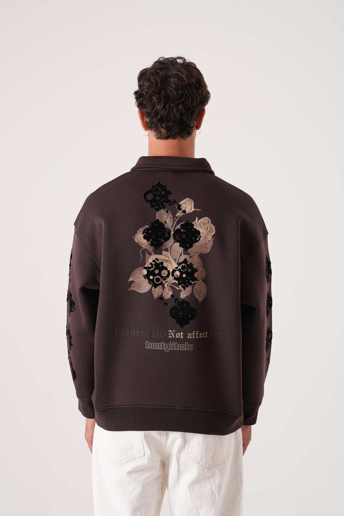 Men’s Half-Zip Sweatshirt – Borders Do Not Affect Art (Brown)