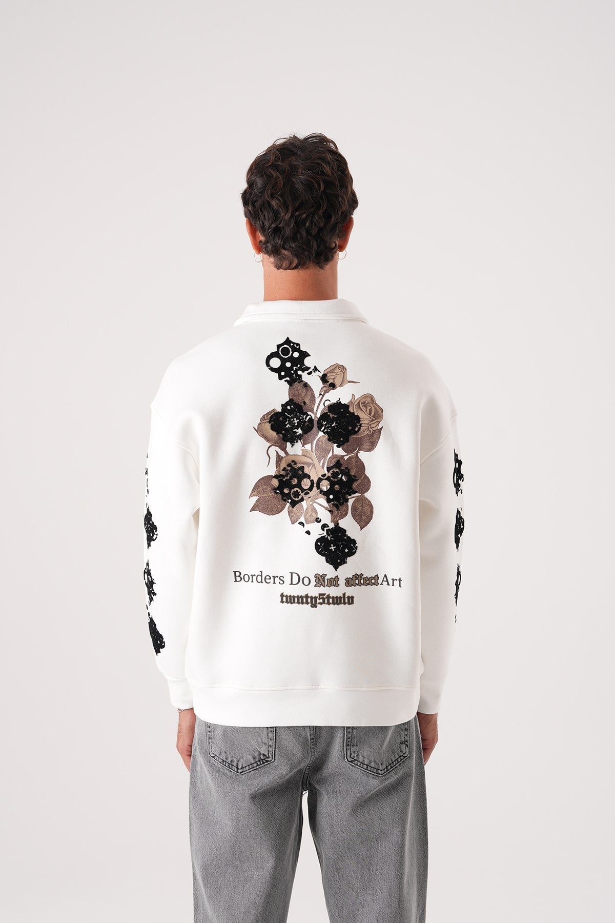 Men’s Half-Zip Sweatshirt – Borders Do Not Affect Art (White)