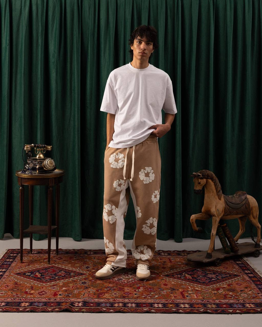 Men’s Floral Graphic Sweatpants – Beige & White