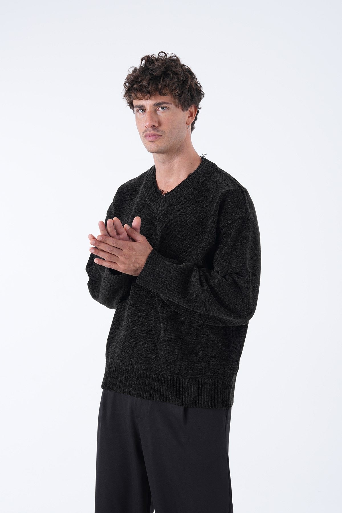 Men’s Minimal V-Neck Sweater