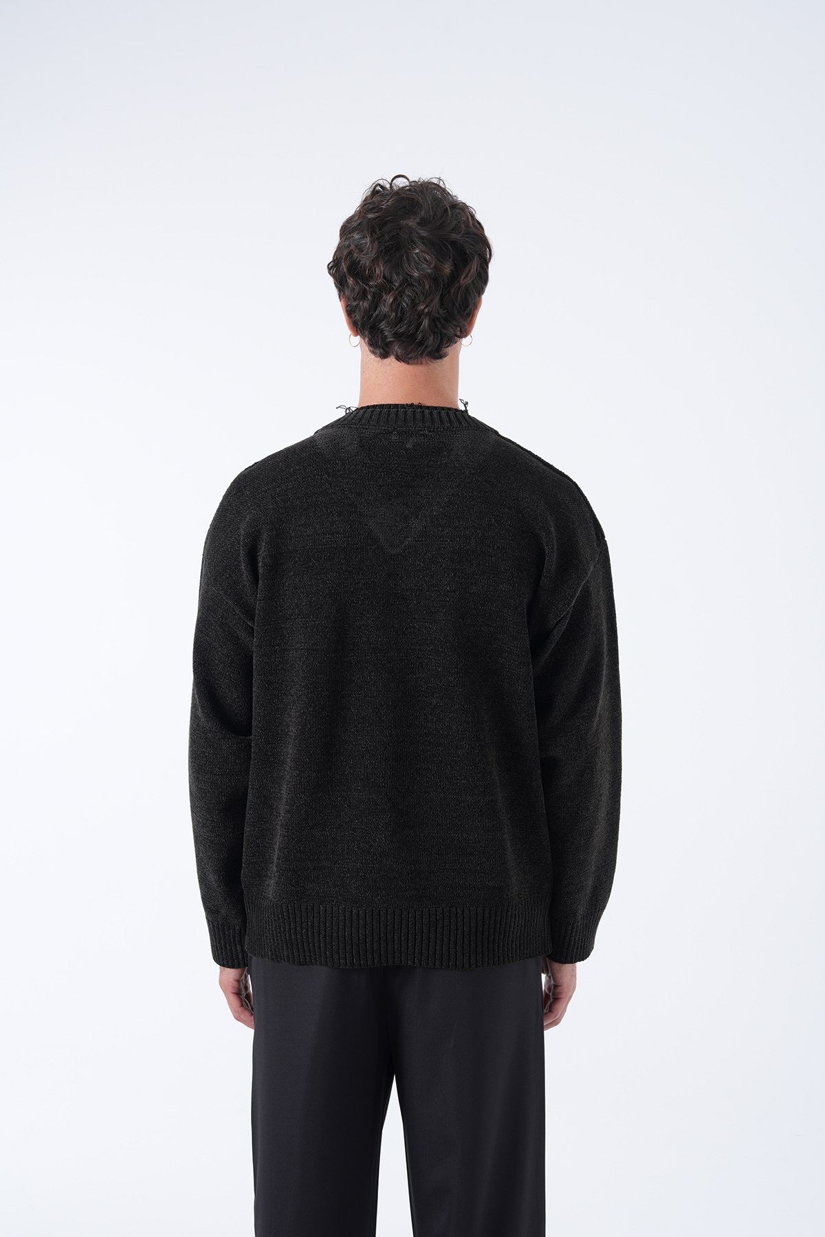 Men’s Minimal V-Neck Sweater